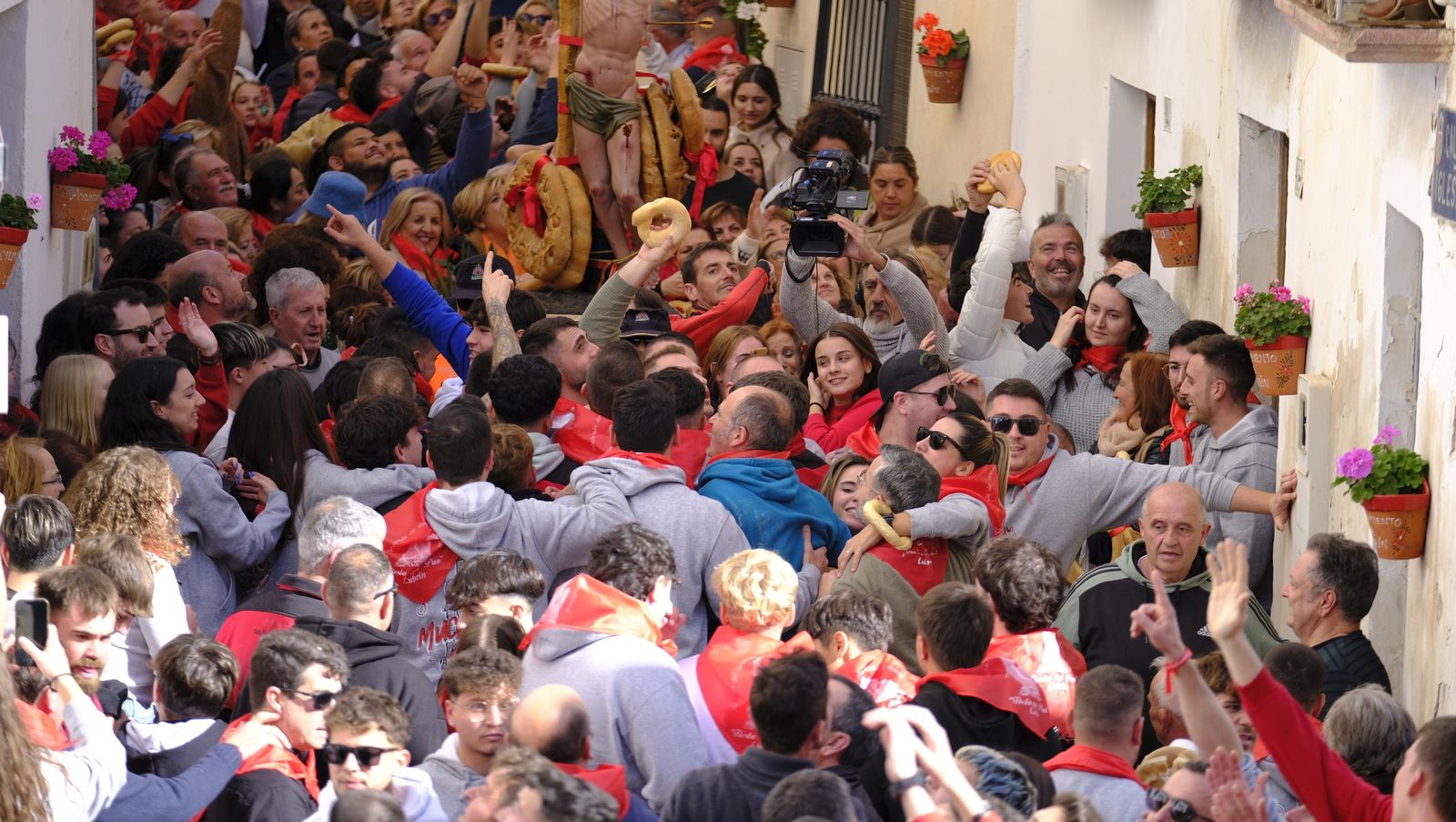Procesión de San Sebastián y tirada de roscos en Lubrín, en imágenes