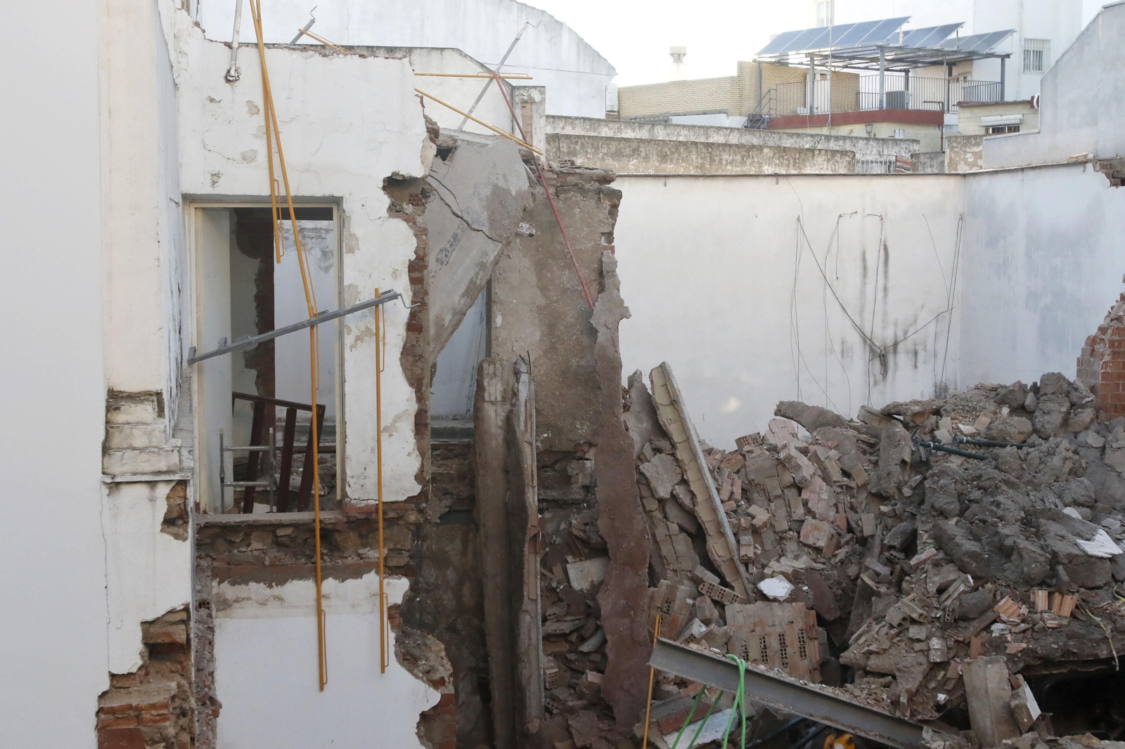 El derrumbe de la casa de la calle San Acisclo en Córdoba, en imágenes