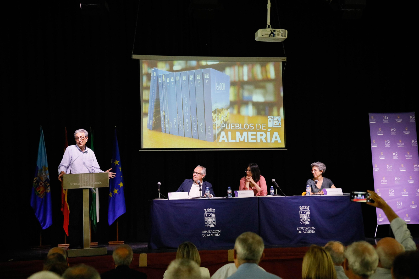 Imágenes de la entrega de los Escudos de Oro del IEA y la celebración de su Plenario