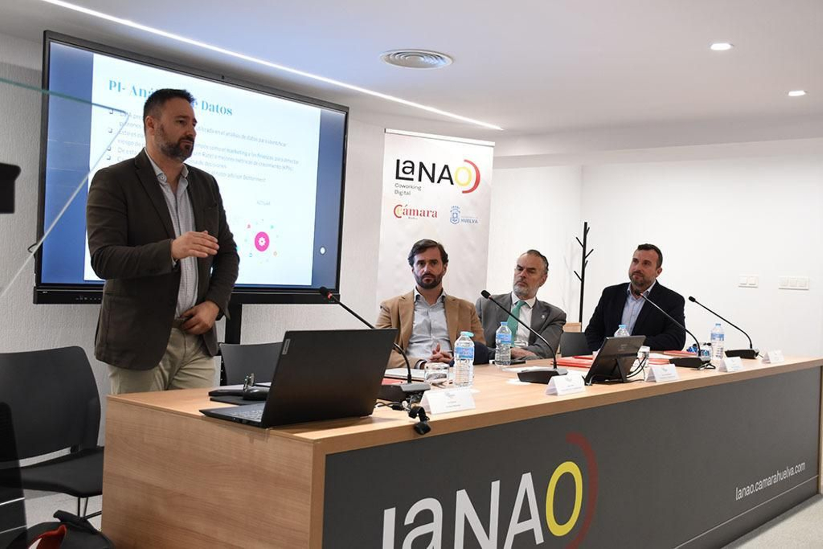 Imágenes de la jornada 'Nuevos modelos de negocio gracias a la Inteligencia Artificial y banca web3' en el Club Cámara de Comercio