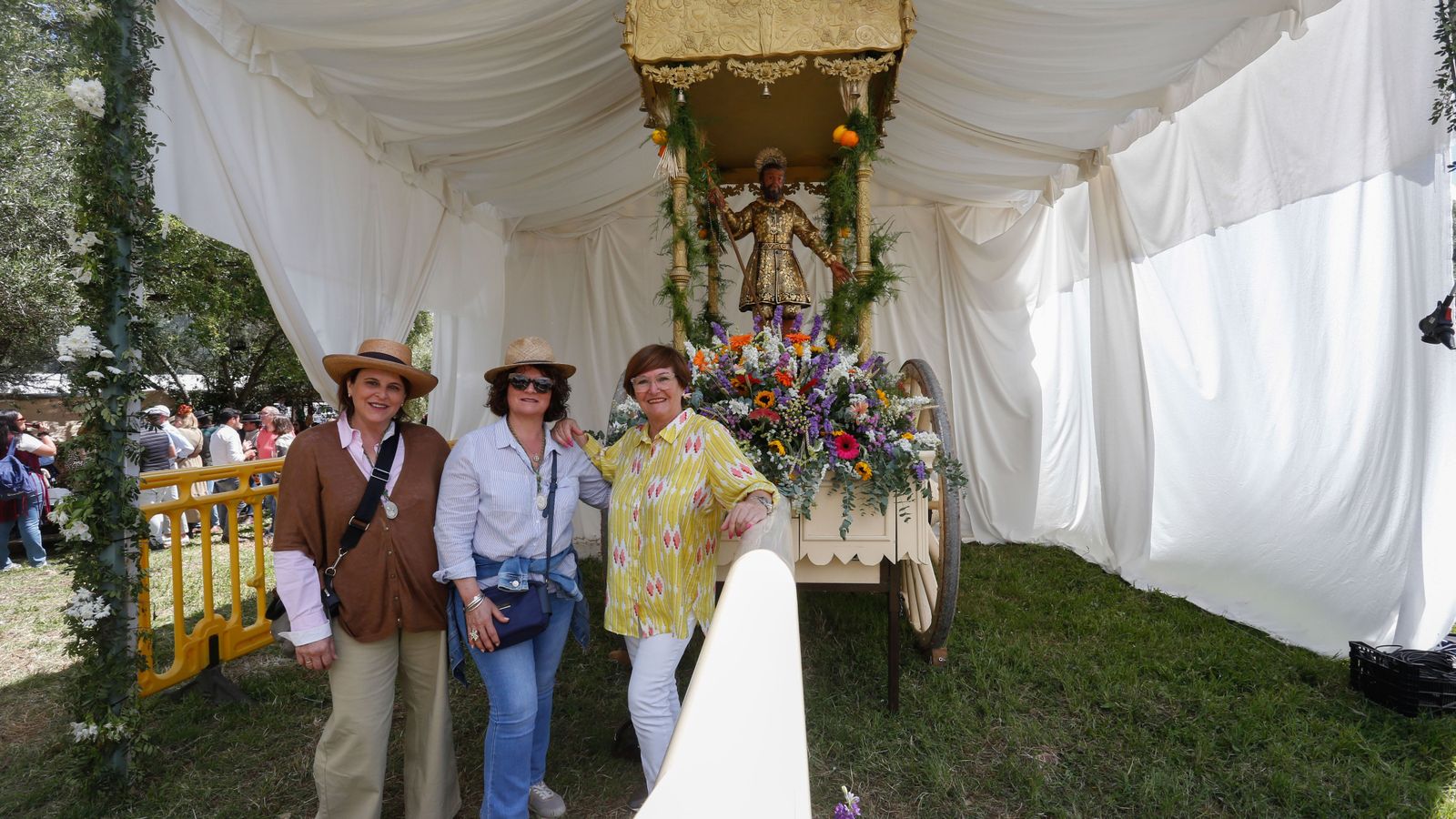 Búscate en las fotos del domingo en la romería de Los Barrios