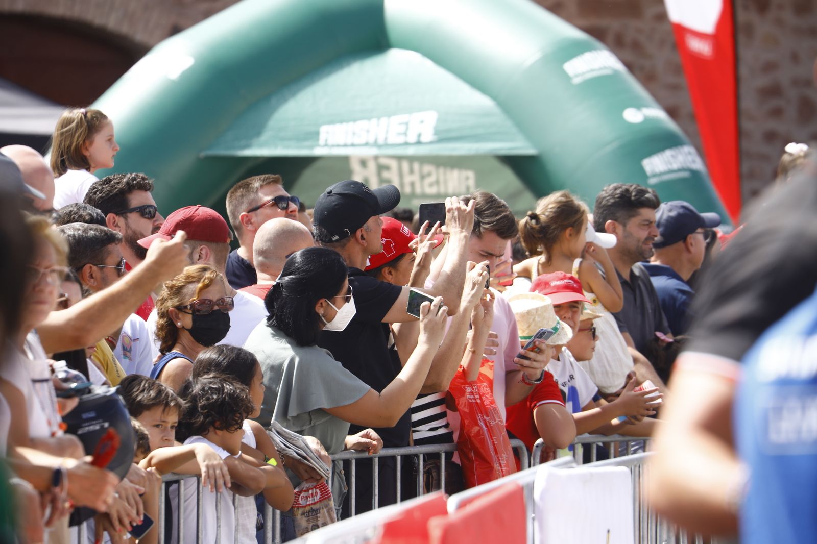 Montoro vibra con la salida de etapa de La Vuelta, en imágenes