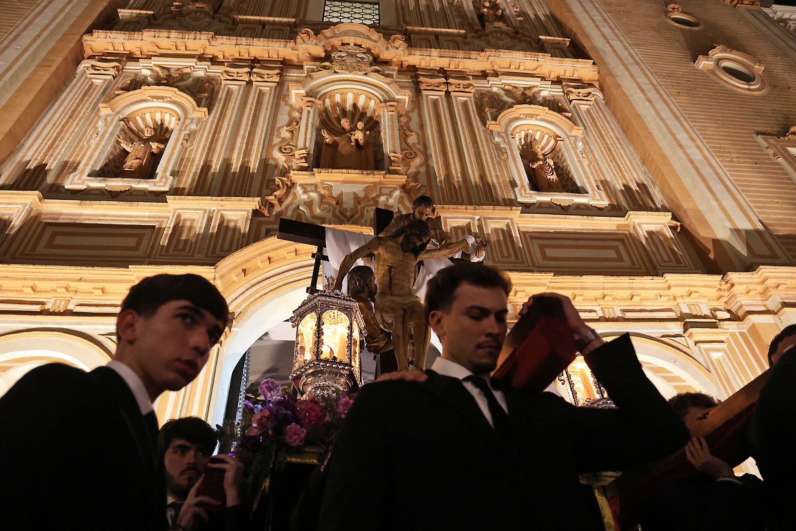 Las fotografías del Vía Crucis de las Hermandades de Huelva