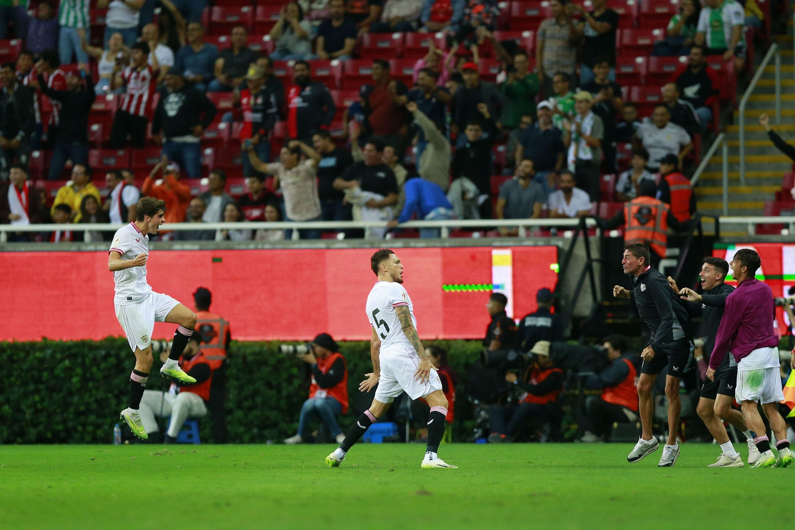 Las fotos del derbi Sevilla - Betis en México