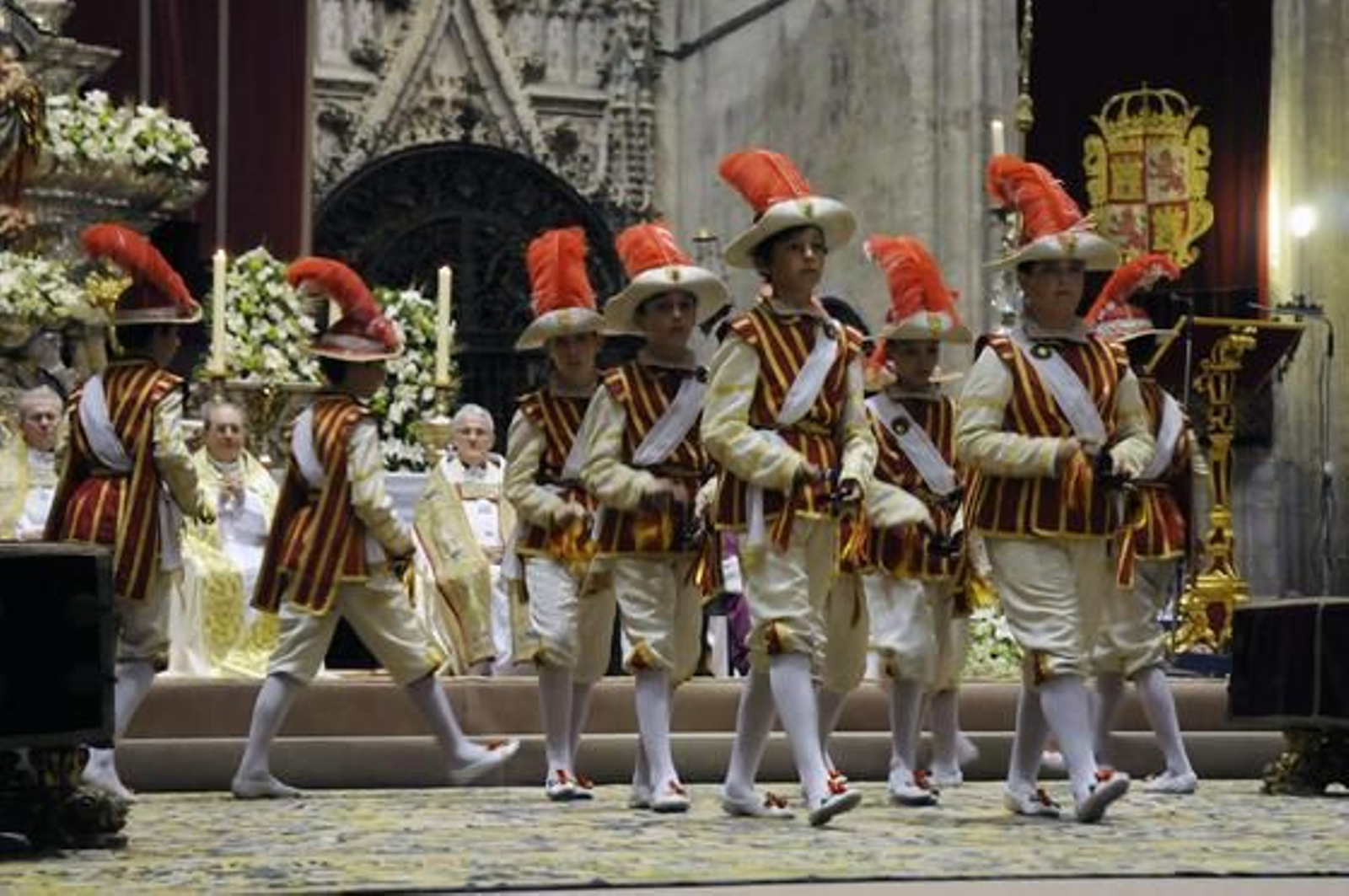 Los seises en el interior de la Catedral.

Foto: Juan Carlos Váquez