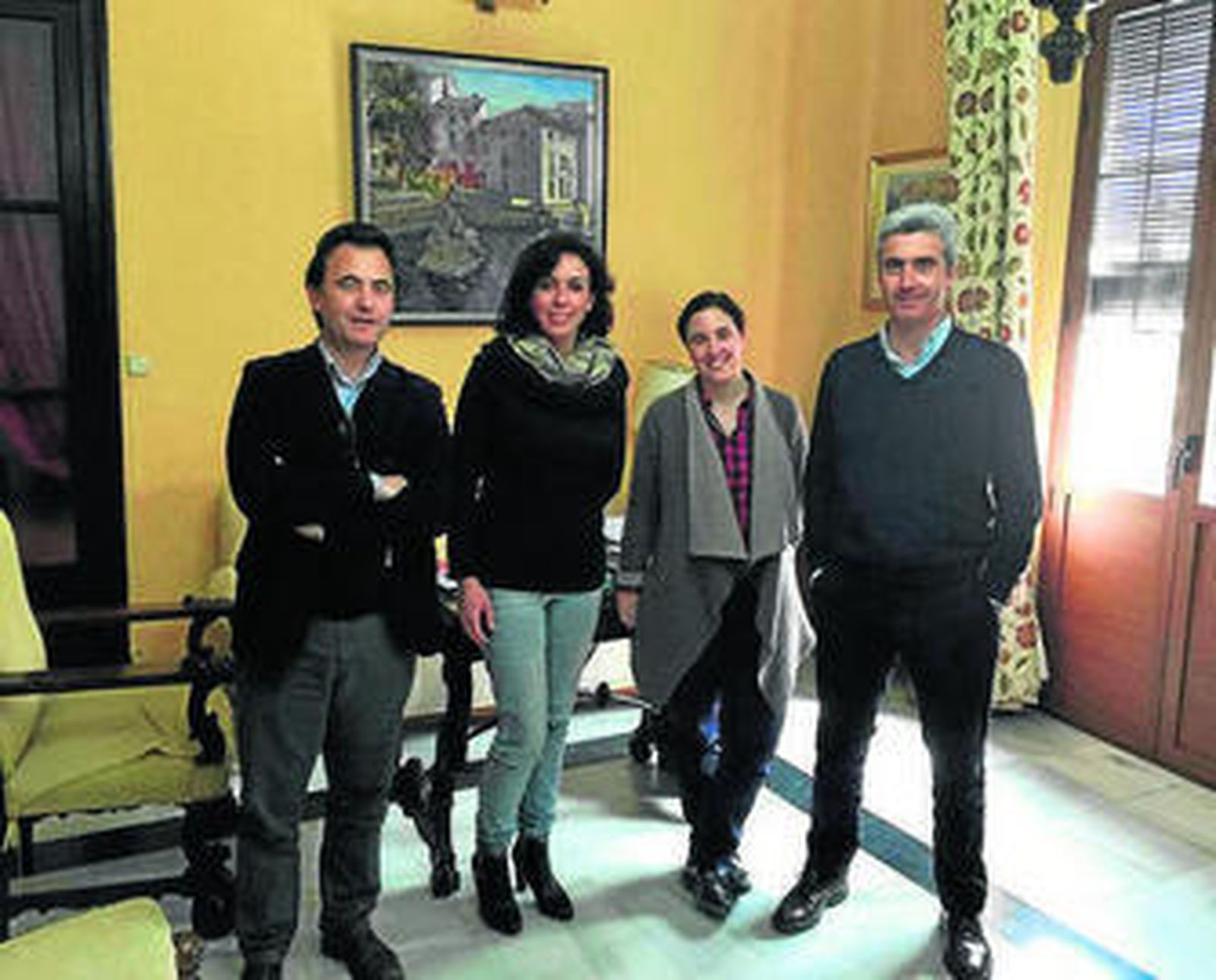 María Luisa Ceballos y Cristina Casanueva, con los arquitectos.