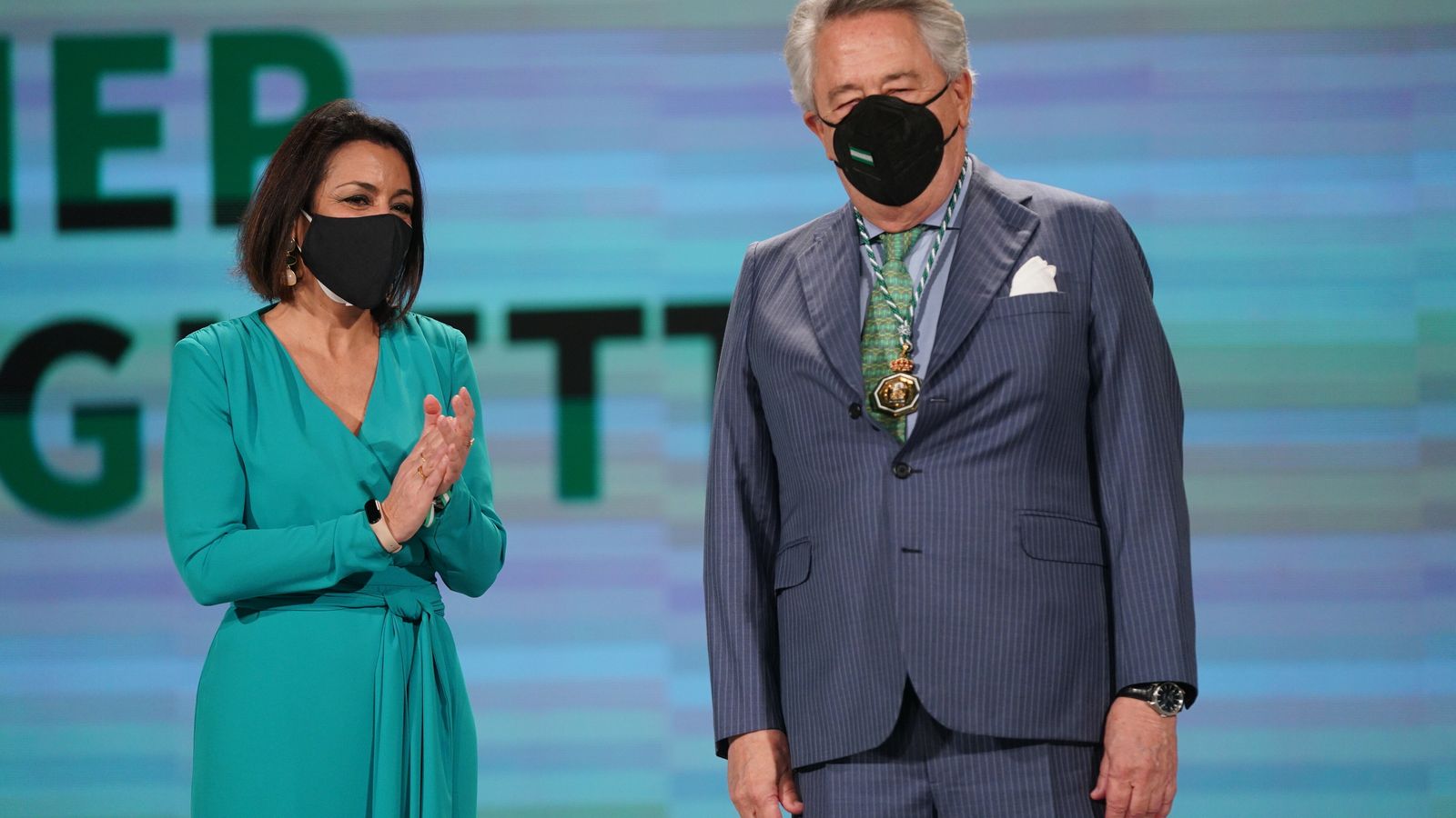 Javier Targhetta junto con la presidenta del Parlamento.