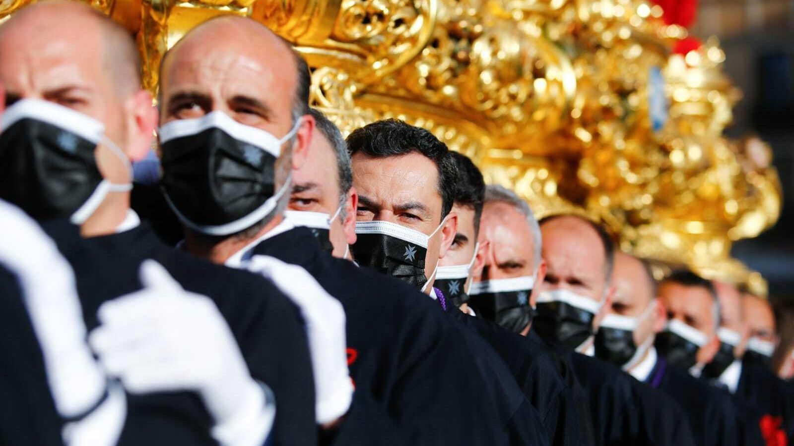 Juanma Moreno, esta tarde de Miércoles Santo en Málaga.