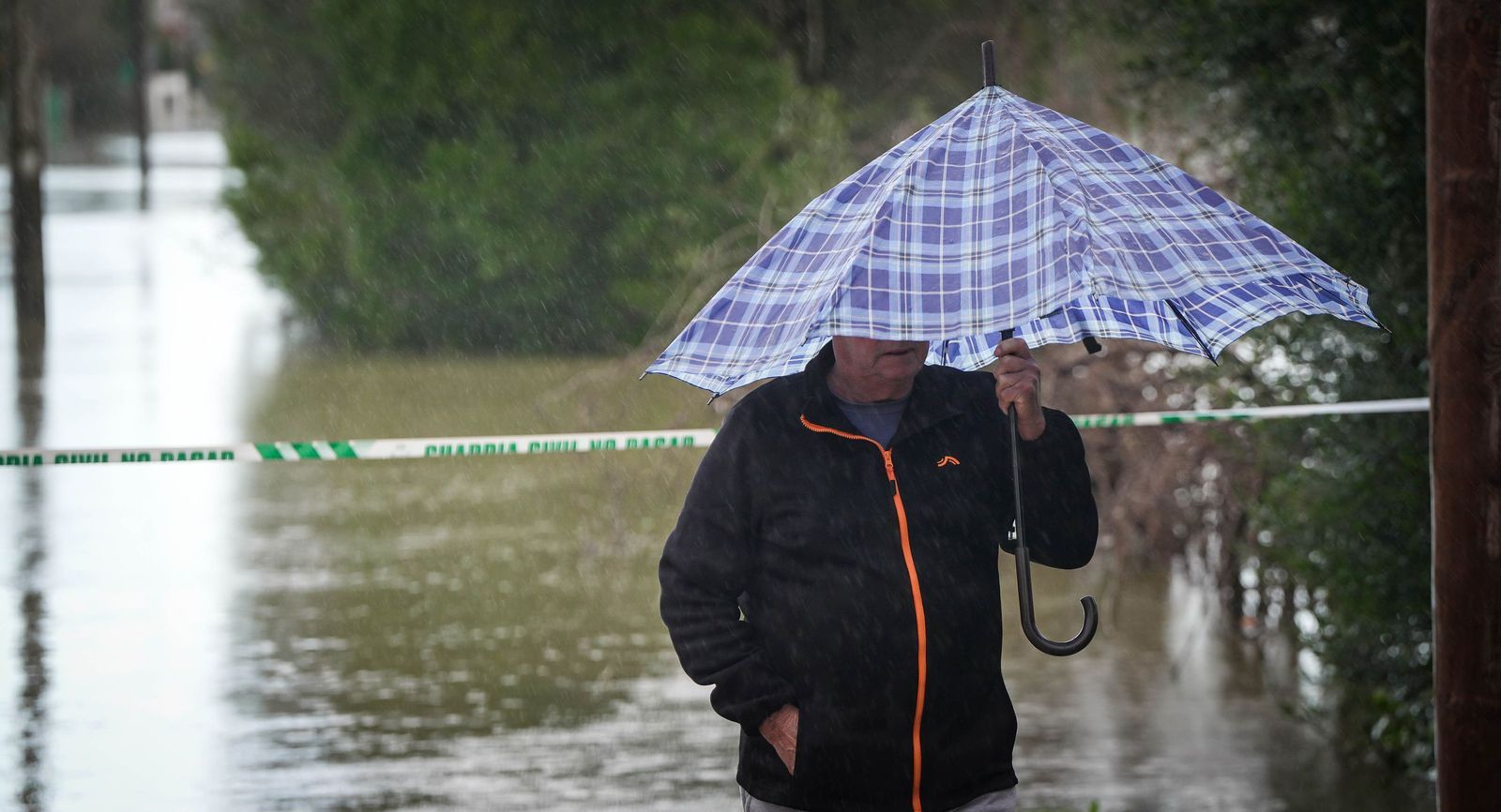 Intensa jornada en las zonas inundadas de Jerez, en imágenes