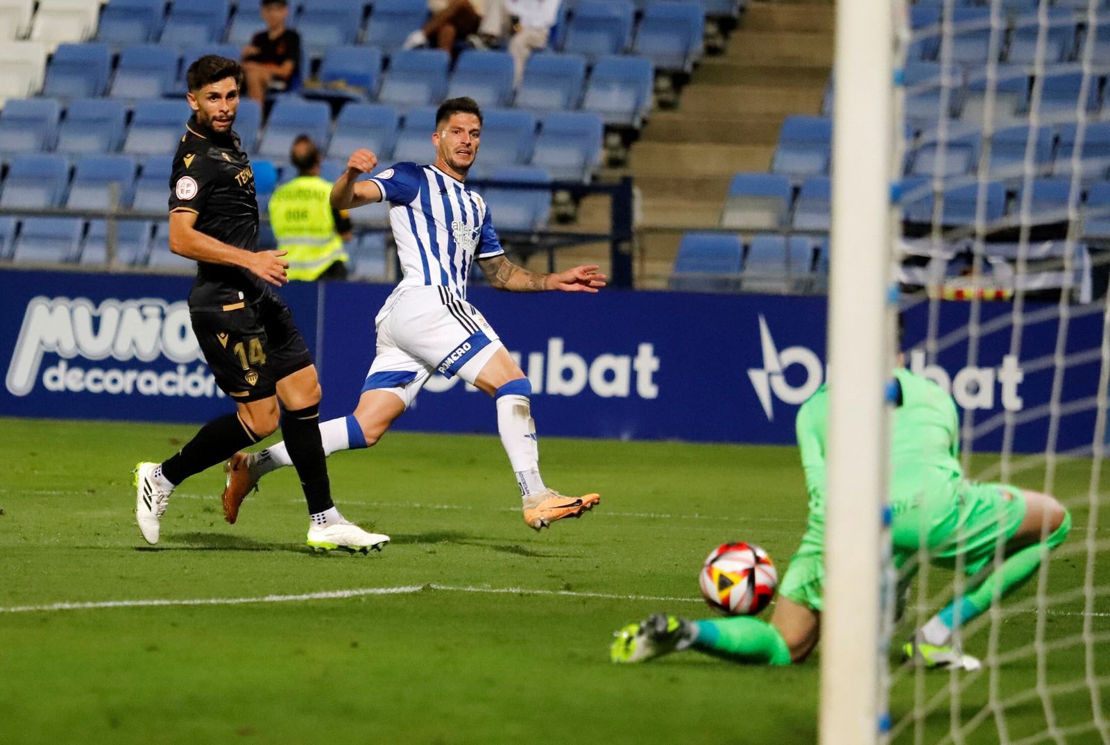 Caye Quintana erra una ocasión ante el Castellón.