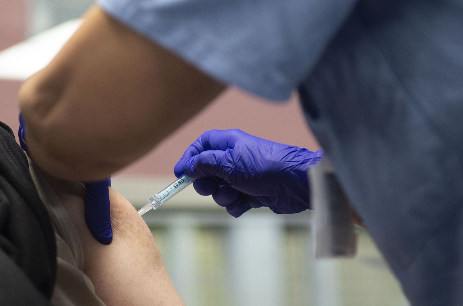 Vacunas contra el Covid en Granada: cita para los nacidos en los años 73 y 74 a partir del viernes