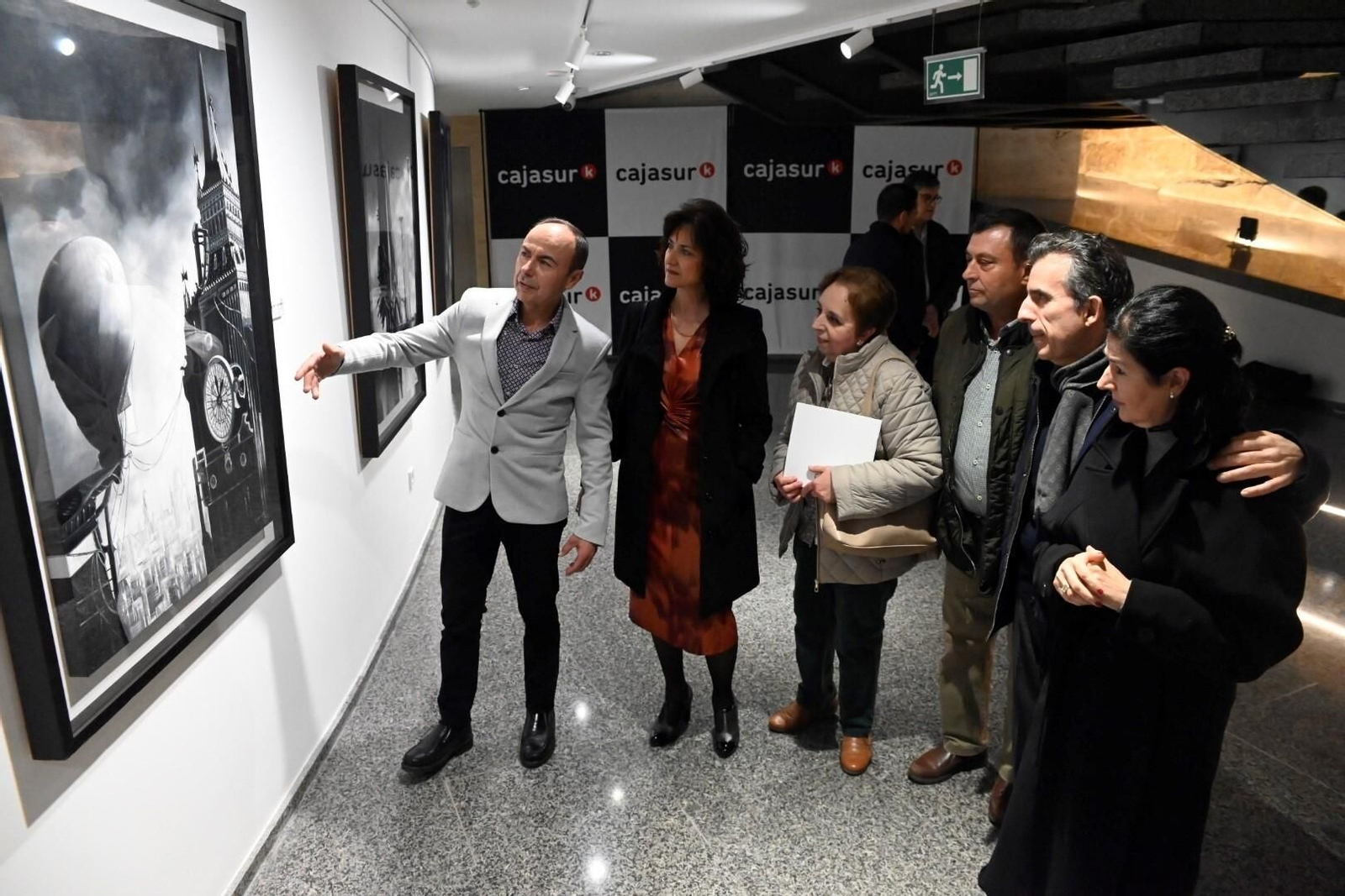 La exposición por los 40 años de trayectoria de José Domínguez en Cajasur, en imágenes