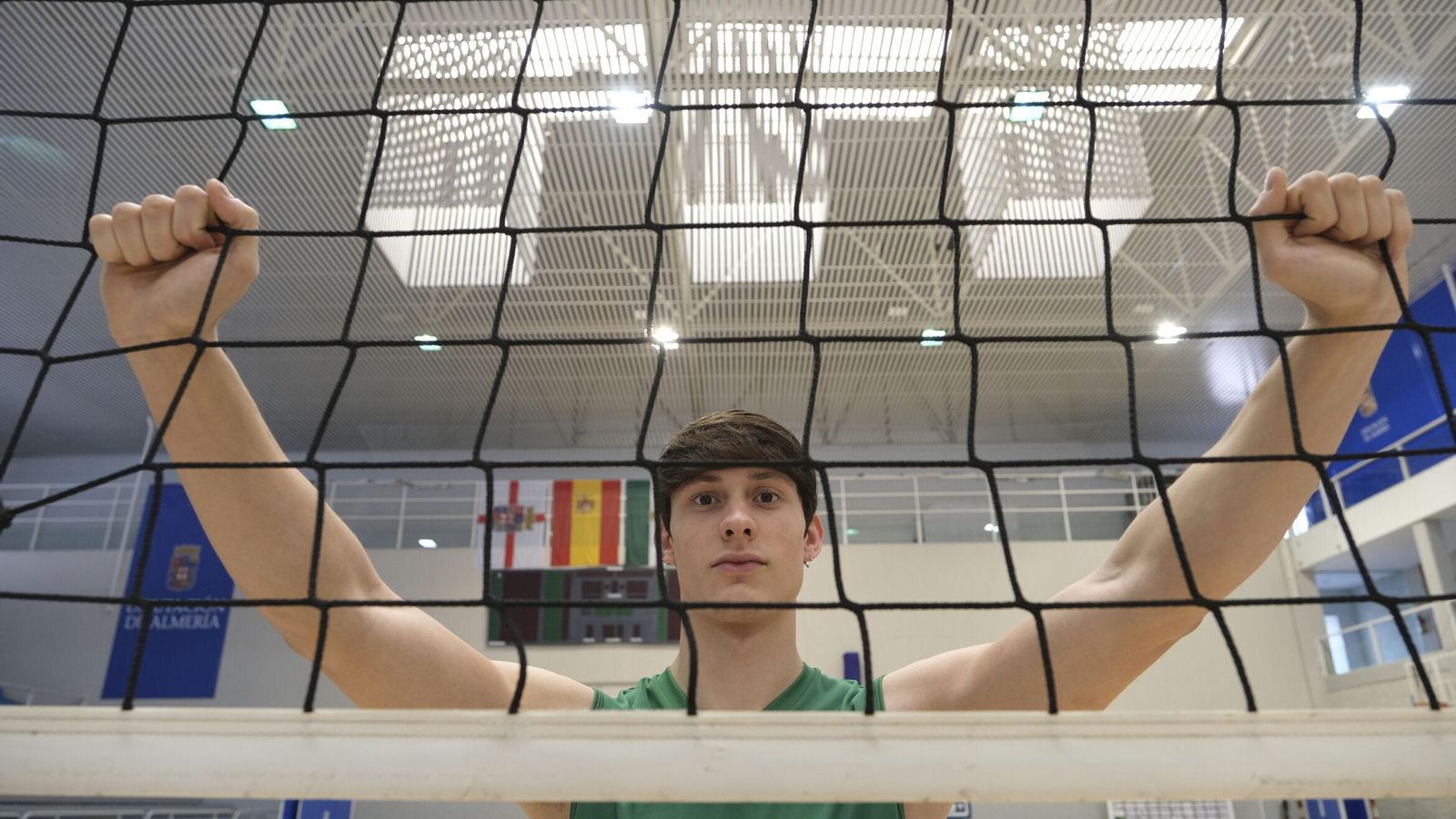 Asensio sujeta la red del Moisés Ruiz.