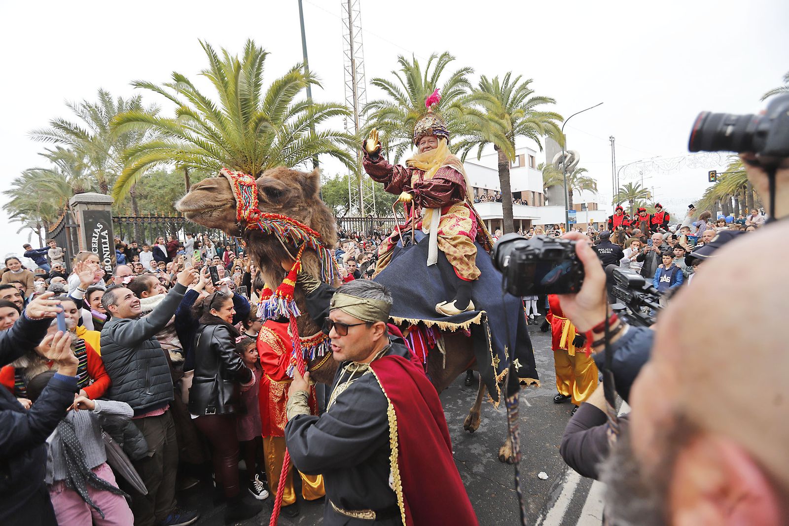 Imágenes de la mágica llegada de los Reyes Magos y la Estrella de la Ilusión a Huelva en barco