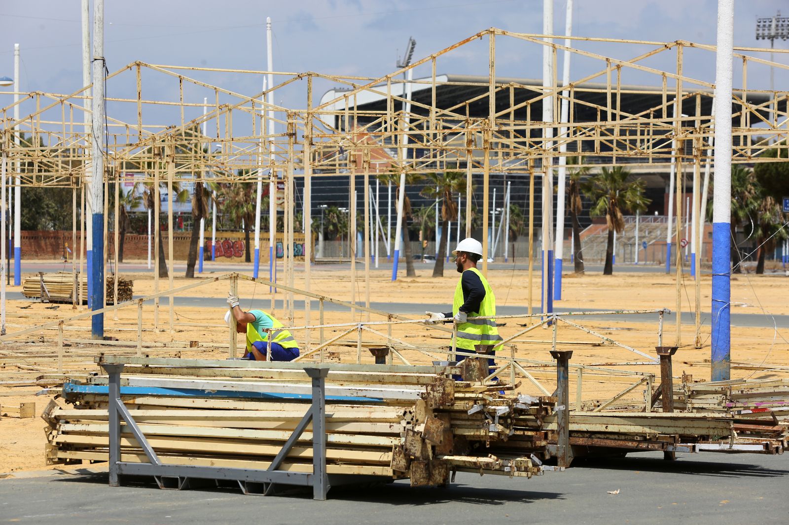 Preparación del recinto ferial para la celebración de las Colombinas 2019 en imágenes