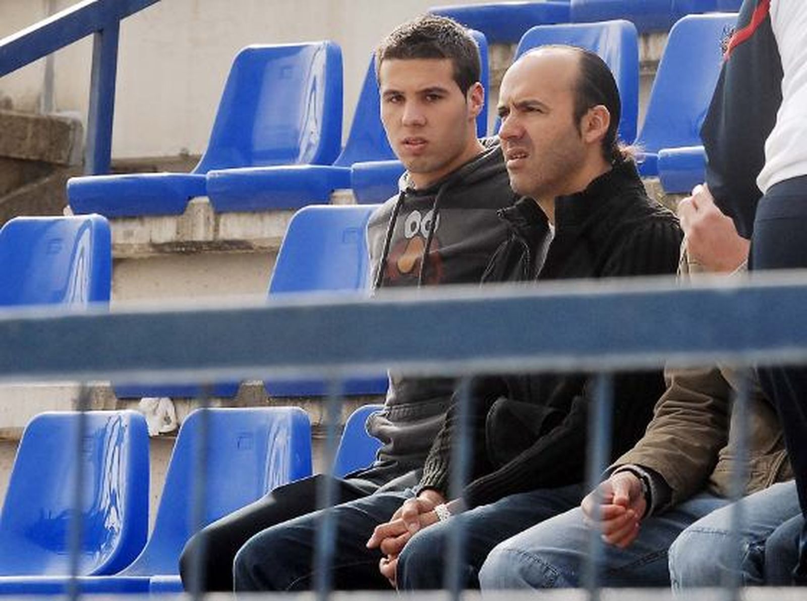 Caballero estuvo en la grada y espera concretar hoy su futuro.

Foto: Manuel Aranda