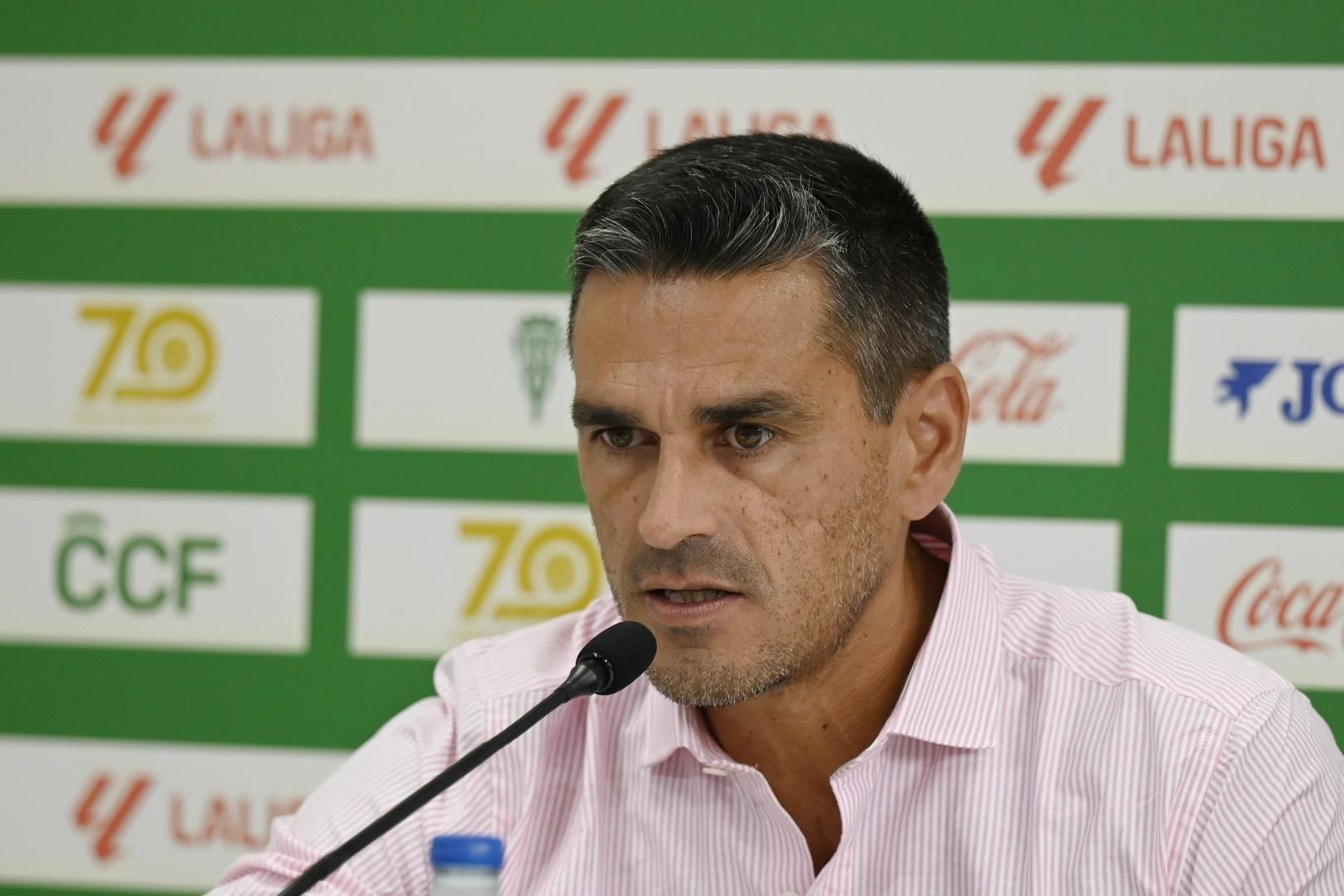 Juanito, durante una rueda de prensa en El Arcángel. Juanito, durante una rueda de prensa en El Arcángel.