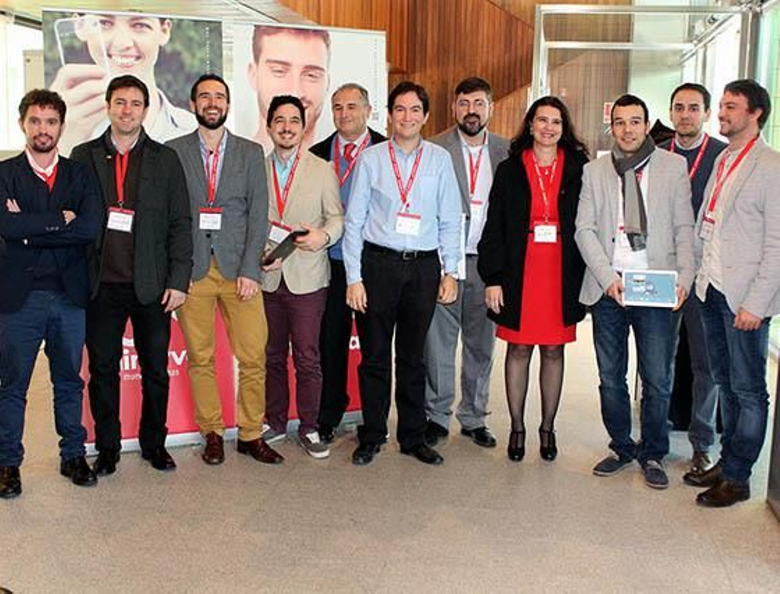 Mario Rondán y Jesús Cordero (EPC Tracker), Juan Quirós (Crowdence), Antonio Cabrera (Viafirma),  Adrían Ruiz (Crowdence), Pablo Adanero (Hevafor), David de Mena ( Primun Health) María del Mar Elena (TicTouch) y Emilio Checa, Antonio Puerta y Roberto Zurita, del proyecto Stimulus, los emprendedores del Programa Minerva 2014.   Foto: Victoria Ramírez