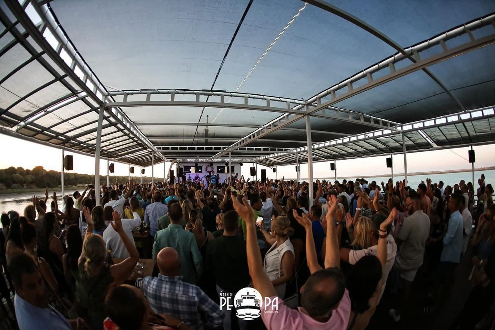 Barco de La Pepa, en Sanlúcar, durante un concierto.