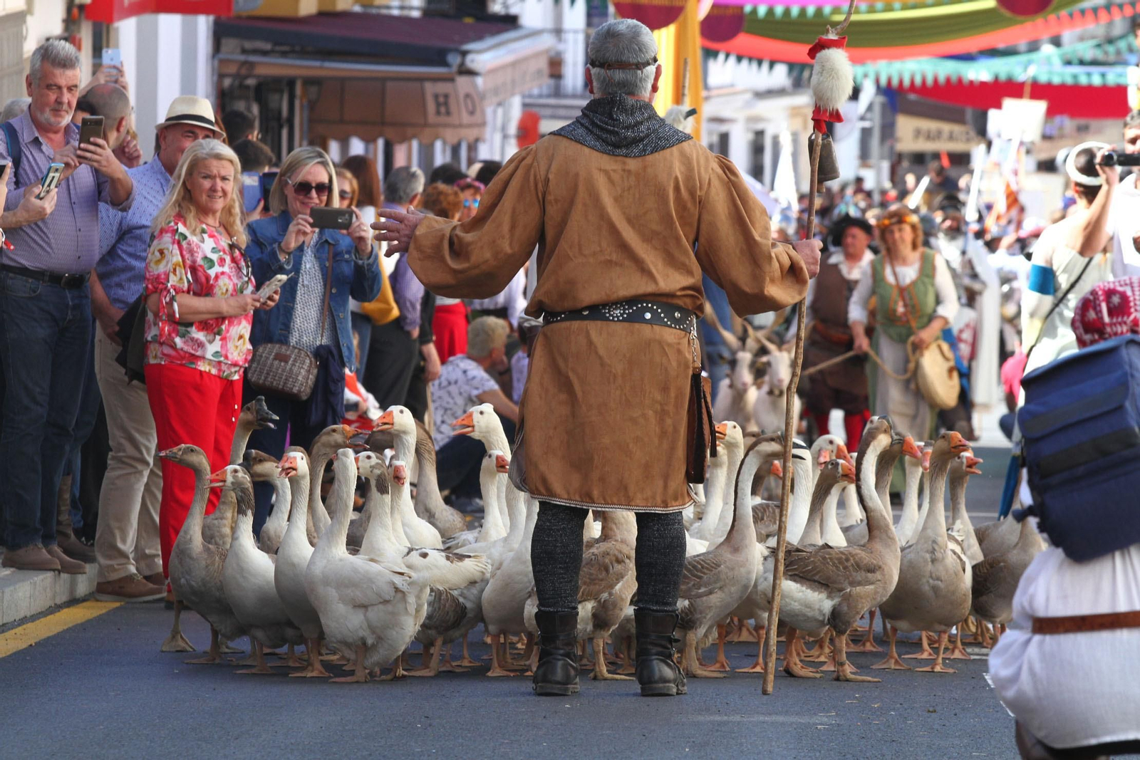 Imágenes del desfile de la XIX Feria Medieval del Descubrimiento, en Palos de la Frontera
