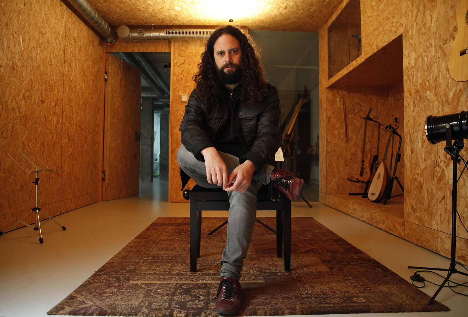 Fahmi Alqhai (Sevilla, 1976), retratado ayer en el estudio de su grupo, Accademia del Piacere.