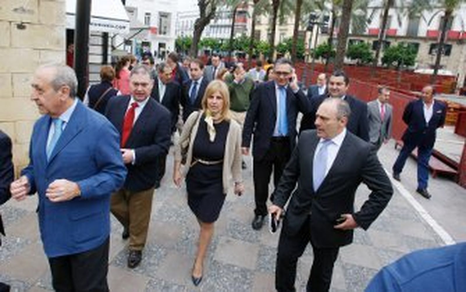 Pase de revista a Carrera Oficial