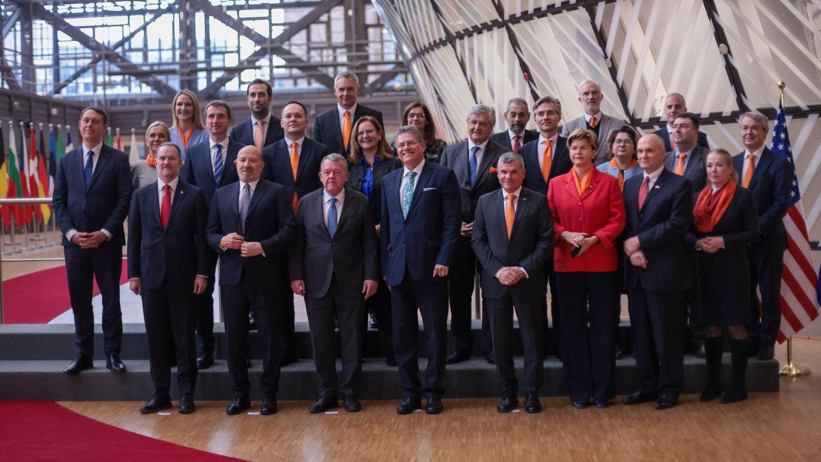 Reunión de los representantes del Gobierno Trump con los ministros de Comercio de la UE, con el ministro español Carlos Cuerpo entre los participantes.