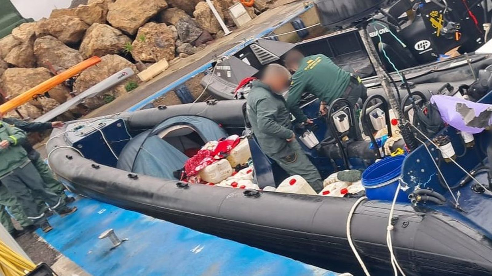 Embarcación y combustible interceptados.