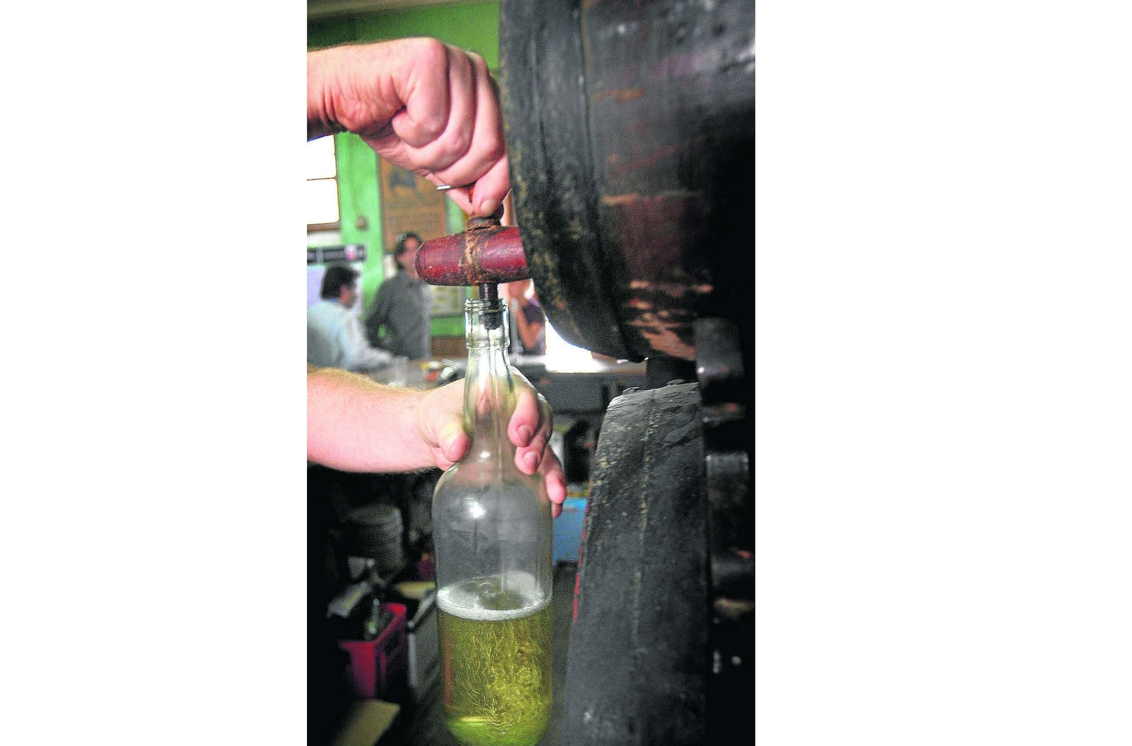 Vino de Jerez a granel en un tabanco. Vino de Jerez a granel en un tabanco.
