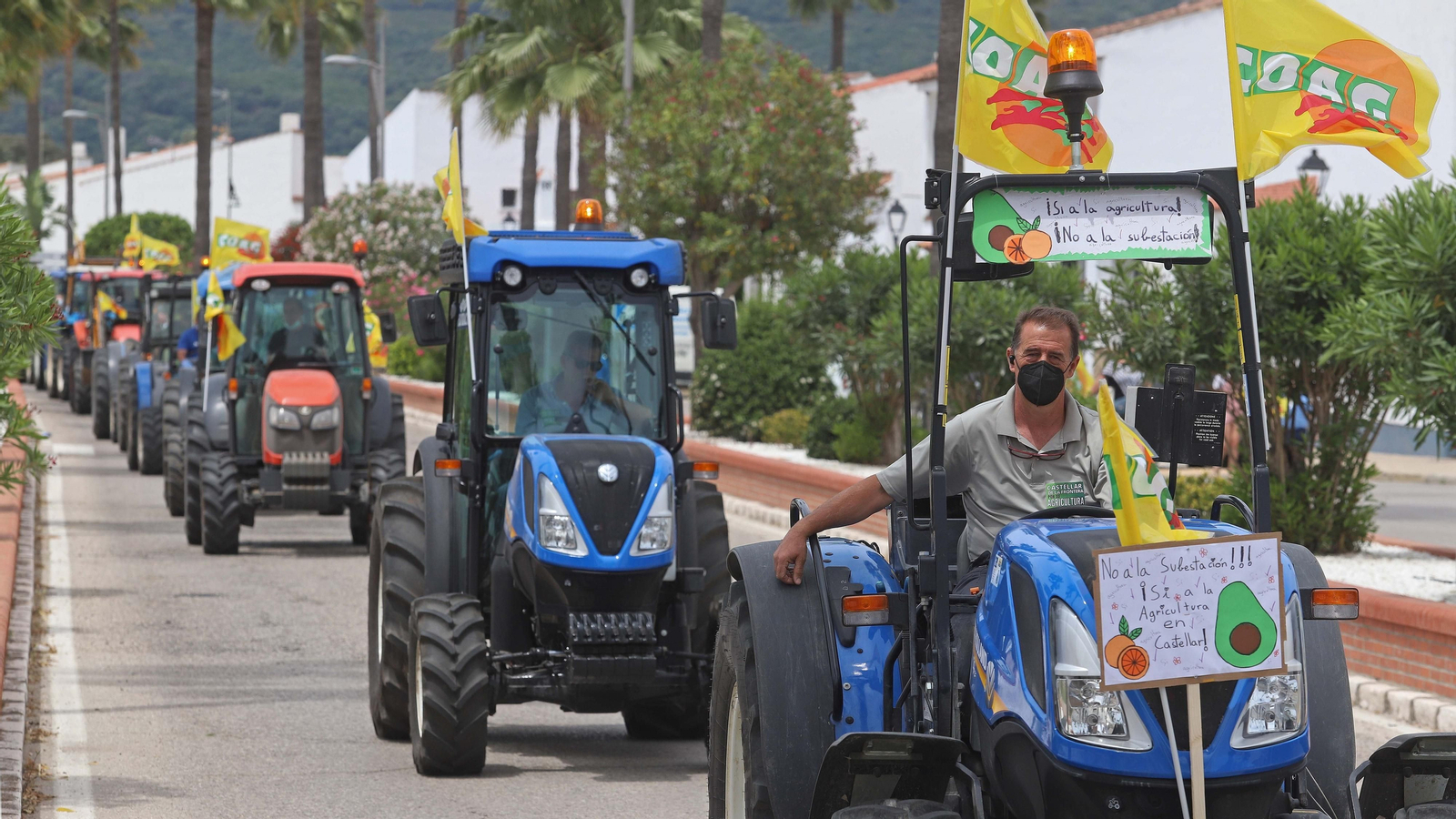 Fotos de la tractorada contra las fotovoltaicas en Castellar