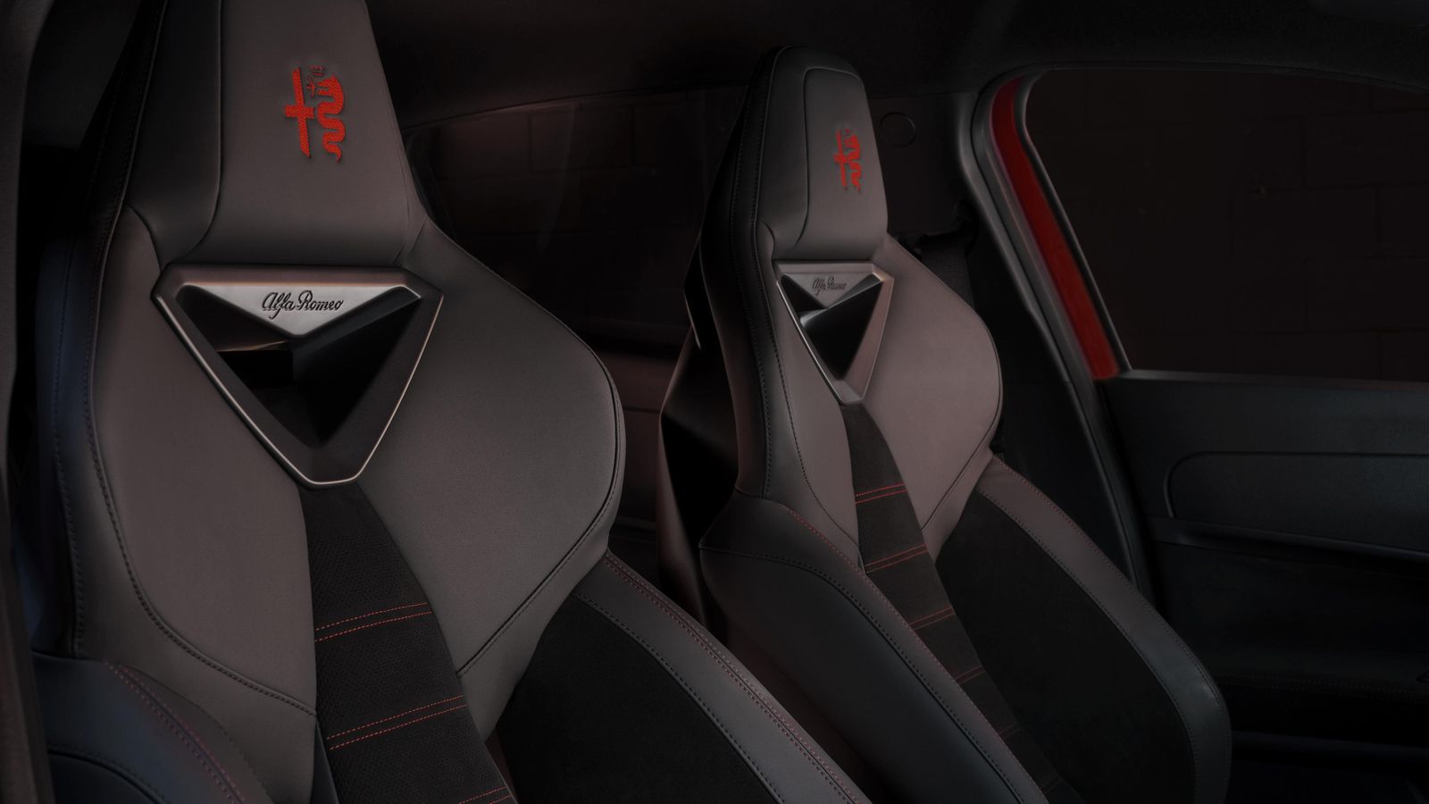 Entre el equipamiento del Alfa puede haber asientos de corte muy deportivo, como estos firmados por Sabelt.