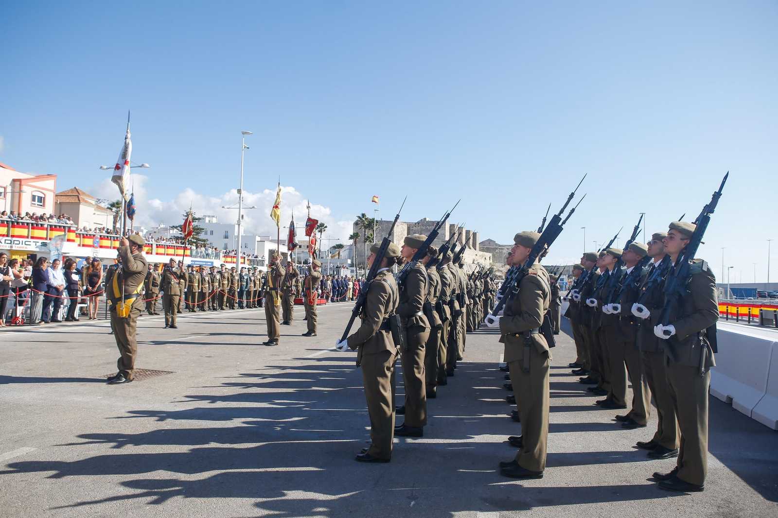 Las fotos de la jura de bandera civil en Tarifa