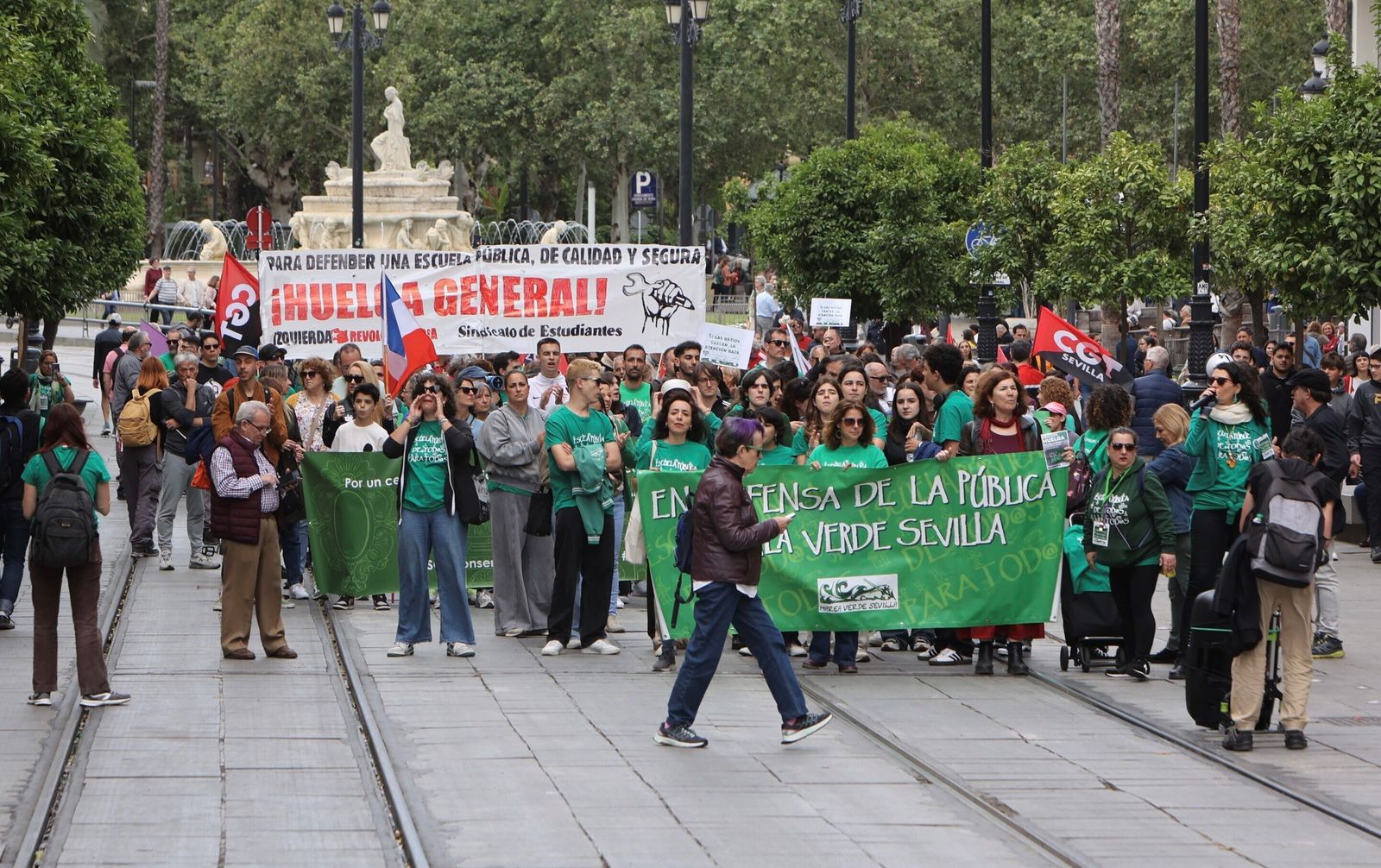 Manifestación en Sevilla de la Marea Verde Andaluza por una educación pública con más recursos