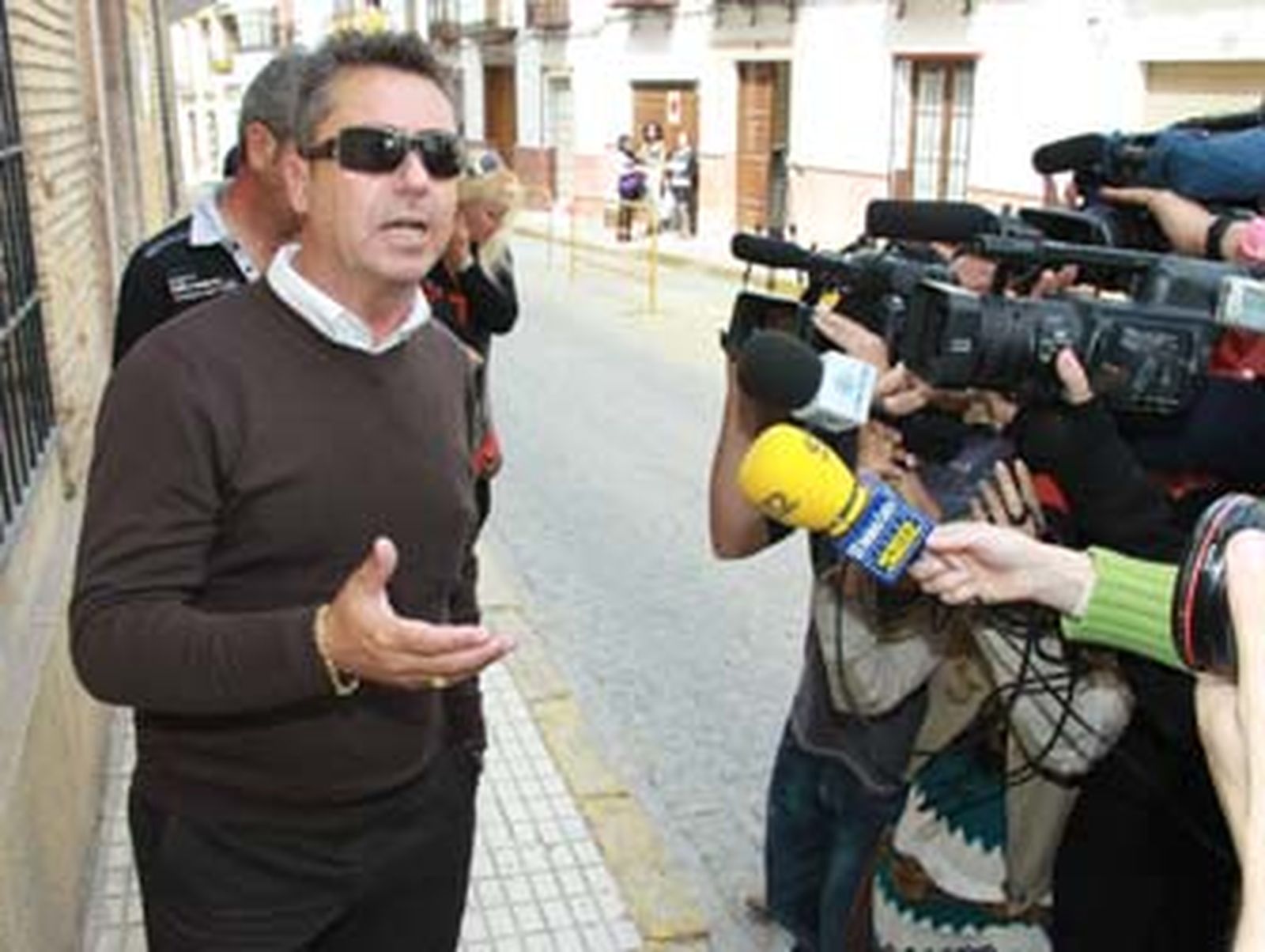 La jueza mantiene la imputación del ex marido de Ángeles Zurera tras declarar