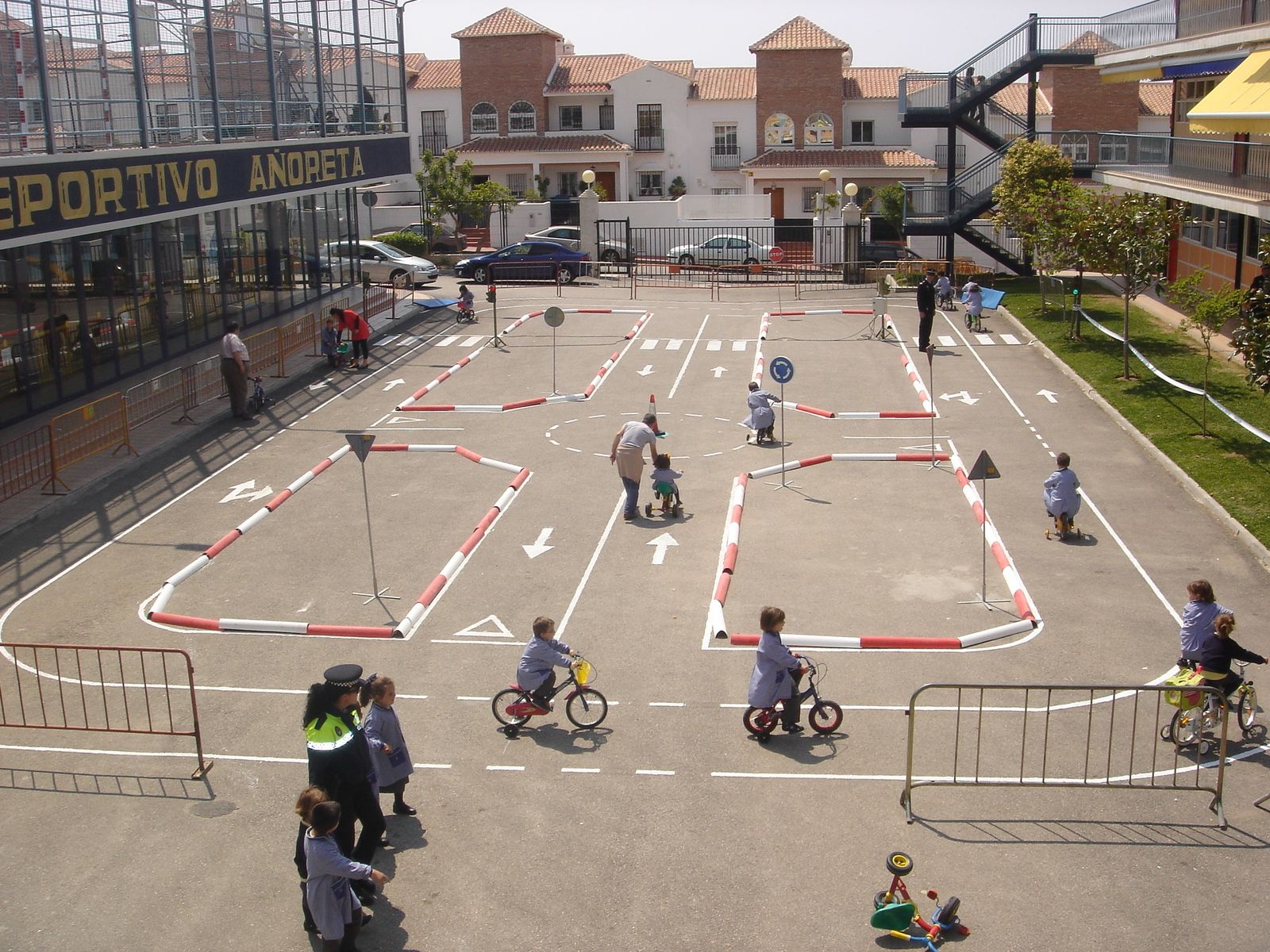 Circuito Seguridad Vial provisional en uno de los colegios del centro.
