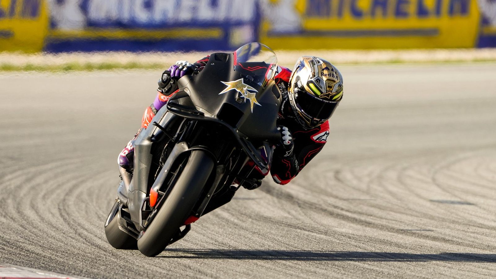 Jorge Martín, brillante campeón del mundo, se ha subido por primera vez a la Aprilia.