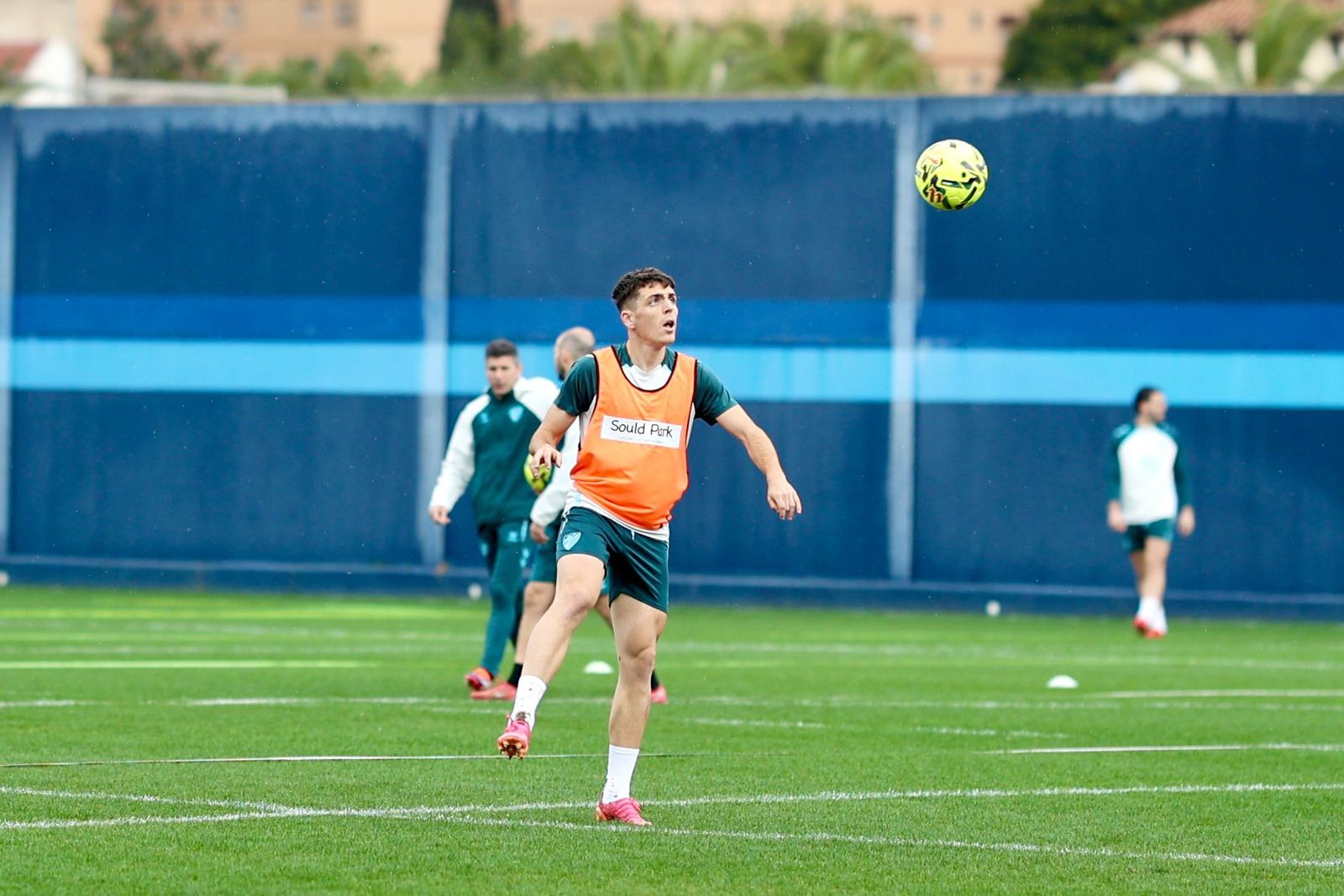 El Málaga CF ya juega el partido ante la Cultural Leonesa