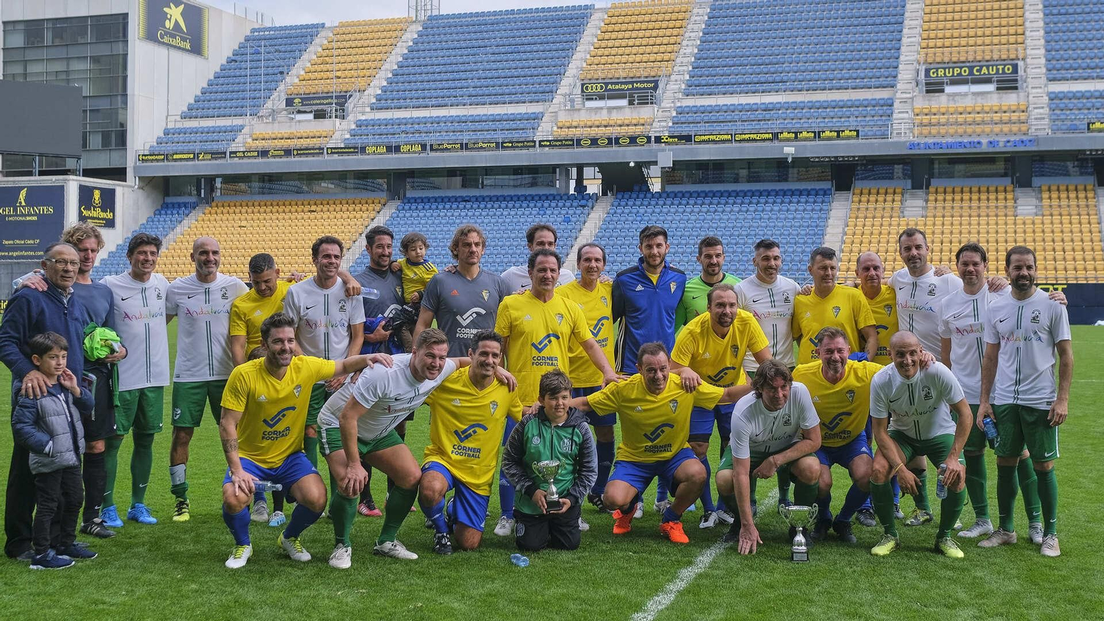 Partido de fútbol a beneficio de la Asociación de Reyes Magos en Carranza