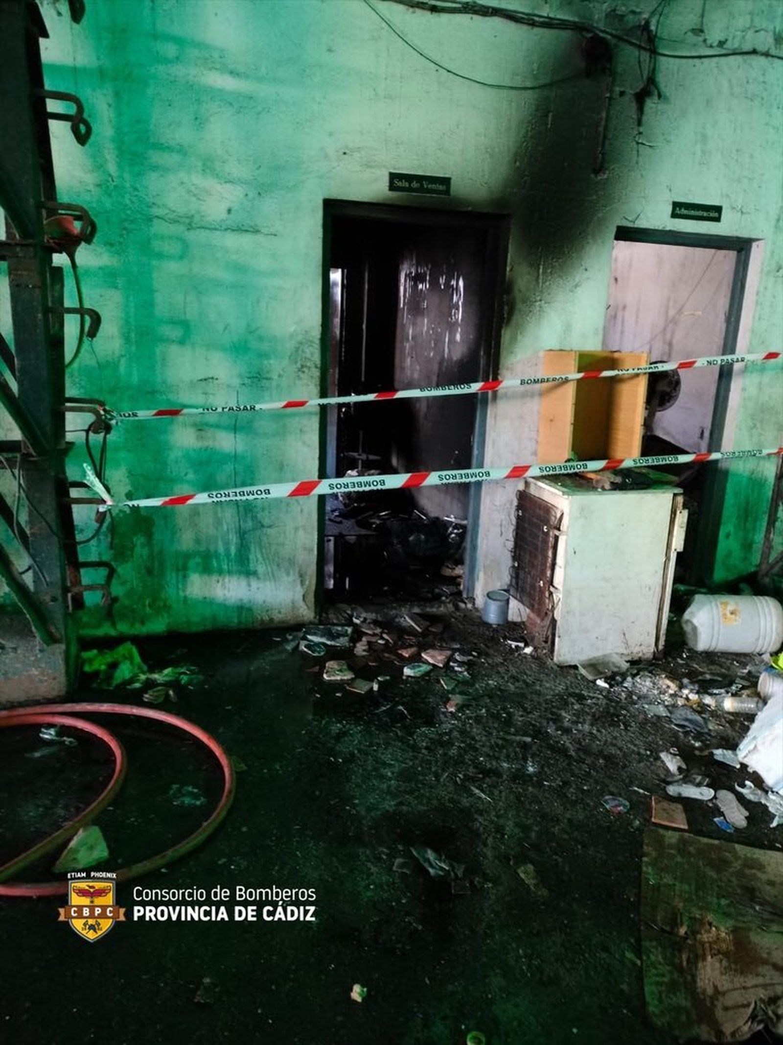 Una de las habitaciones afectada por el fuego.