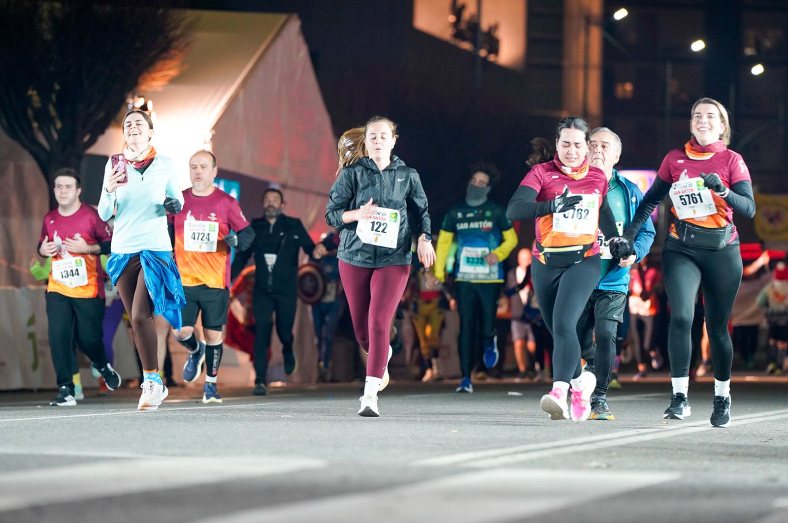 En imágenes: búscate en tu llegada a meta de la Carrera de San Antón 2026 (3)