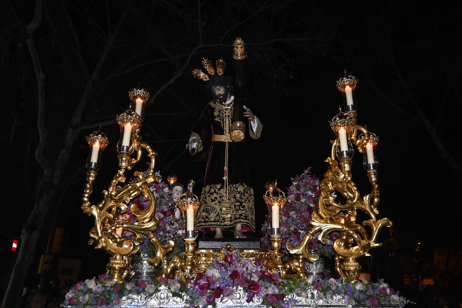 El Vía Crucis de la Semana Santa de Huelva, en imágenes