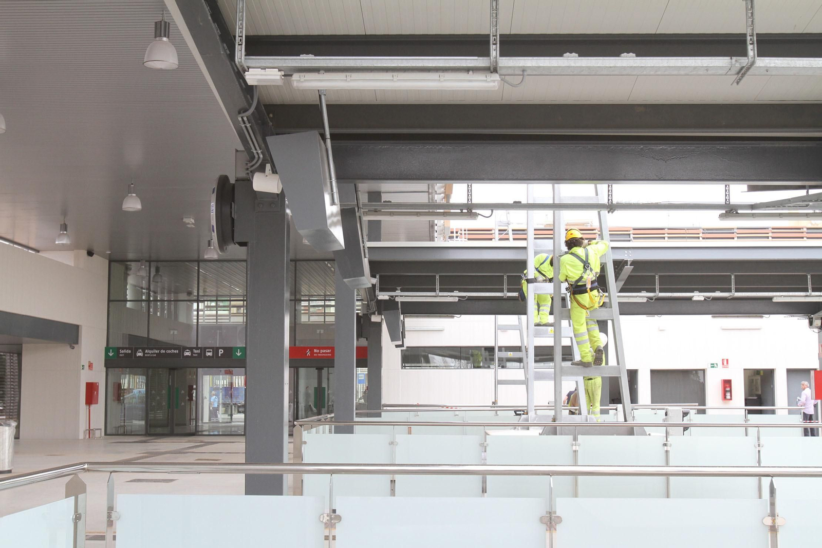 Los últimos preparativos de la estación de tren, en imágenes
