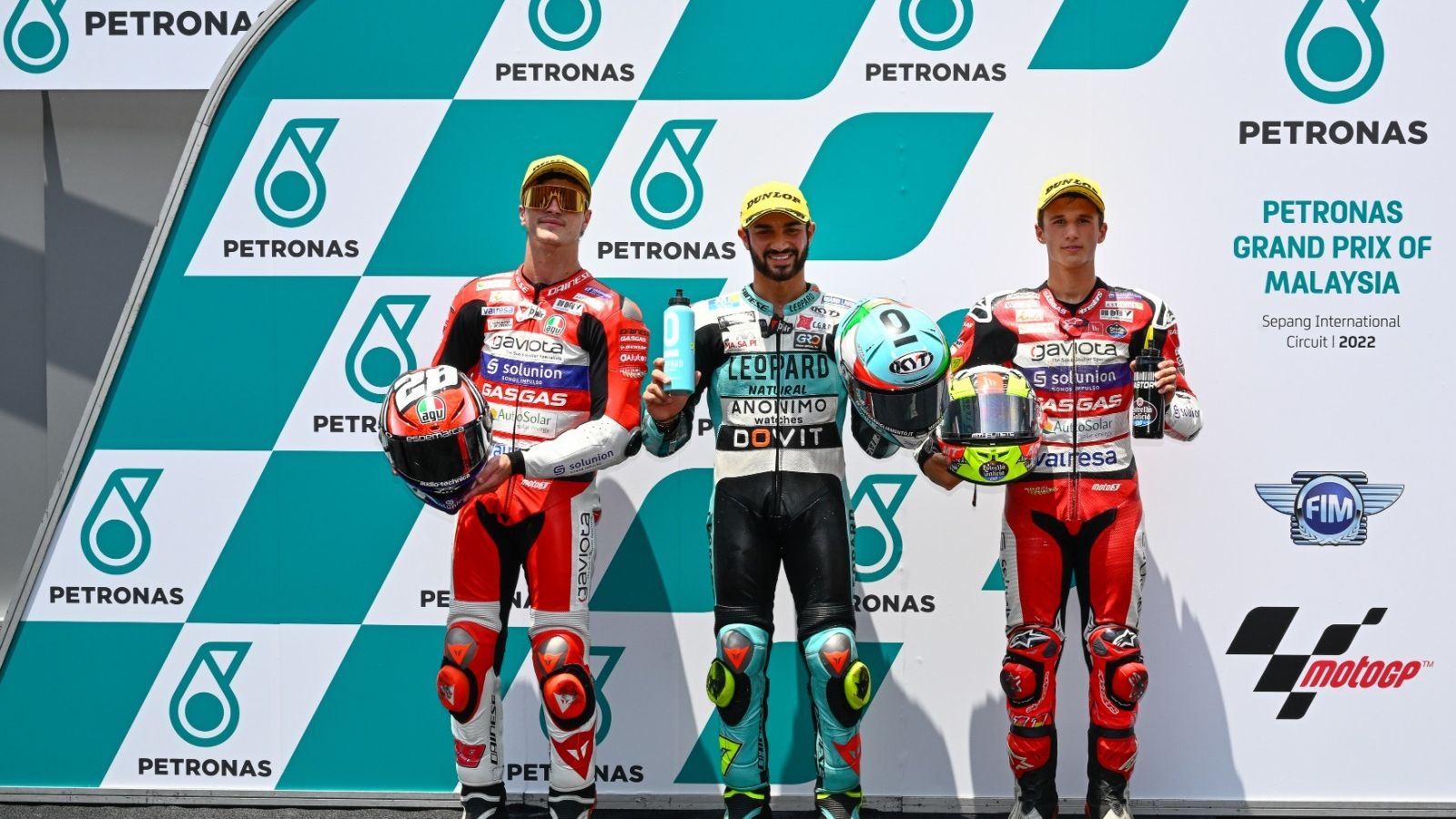 Foggia, escoltado en parrilla de salida por Guevara y García dols.