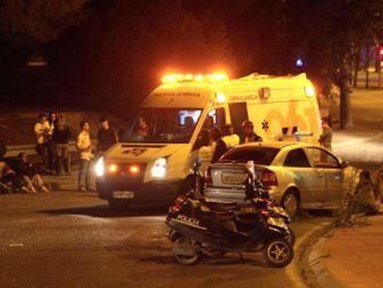 Muere un joven apuñalado durante la 'macrobotellona' de la Cartuja