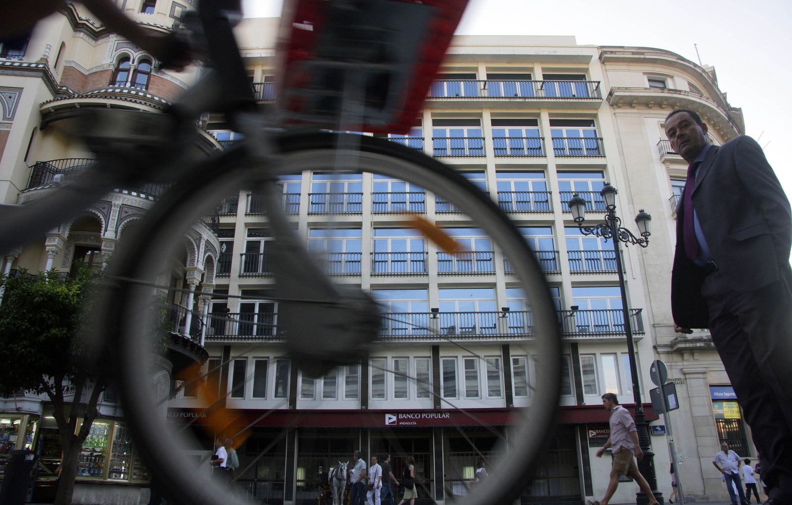 Una ya vieja imagen de la pleamar de la Avenida de la Constitución.