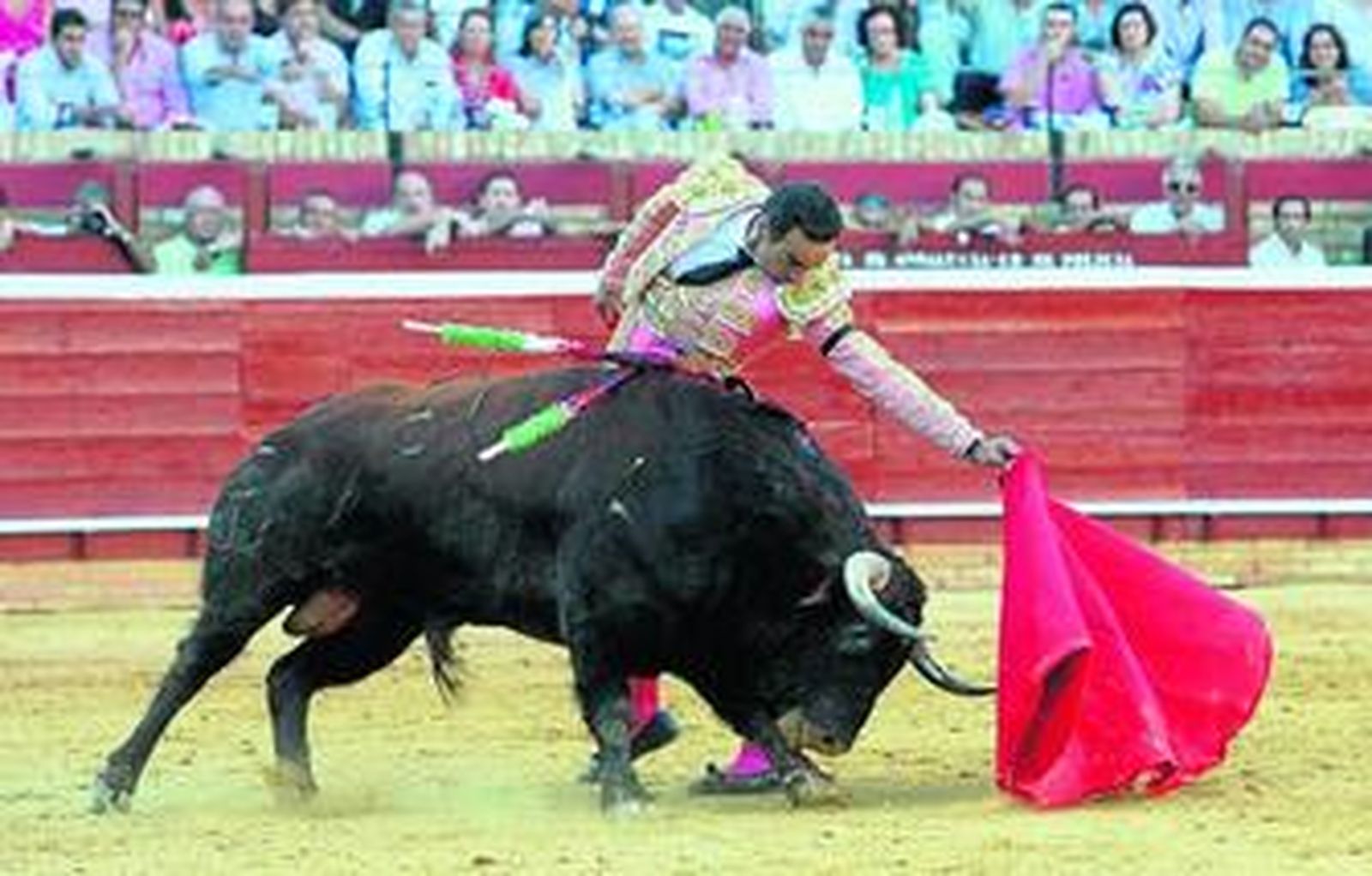 De la muleta de El Cid y de las embestidas de este buen toro de José Luis Pereda llegaron los momentos más lucidos y emocionantes del festejo de ayer tarde en La Merced.
