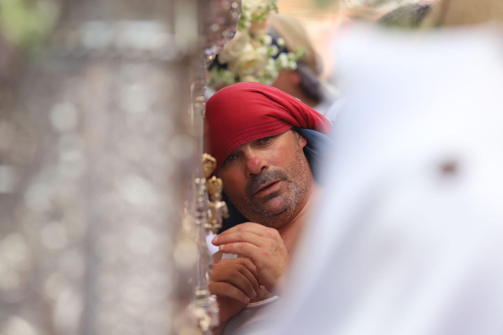 Imágenes del recorrido de la Hermandad del Cristo Cautivo de Huelva