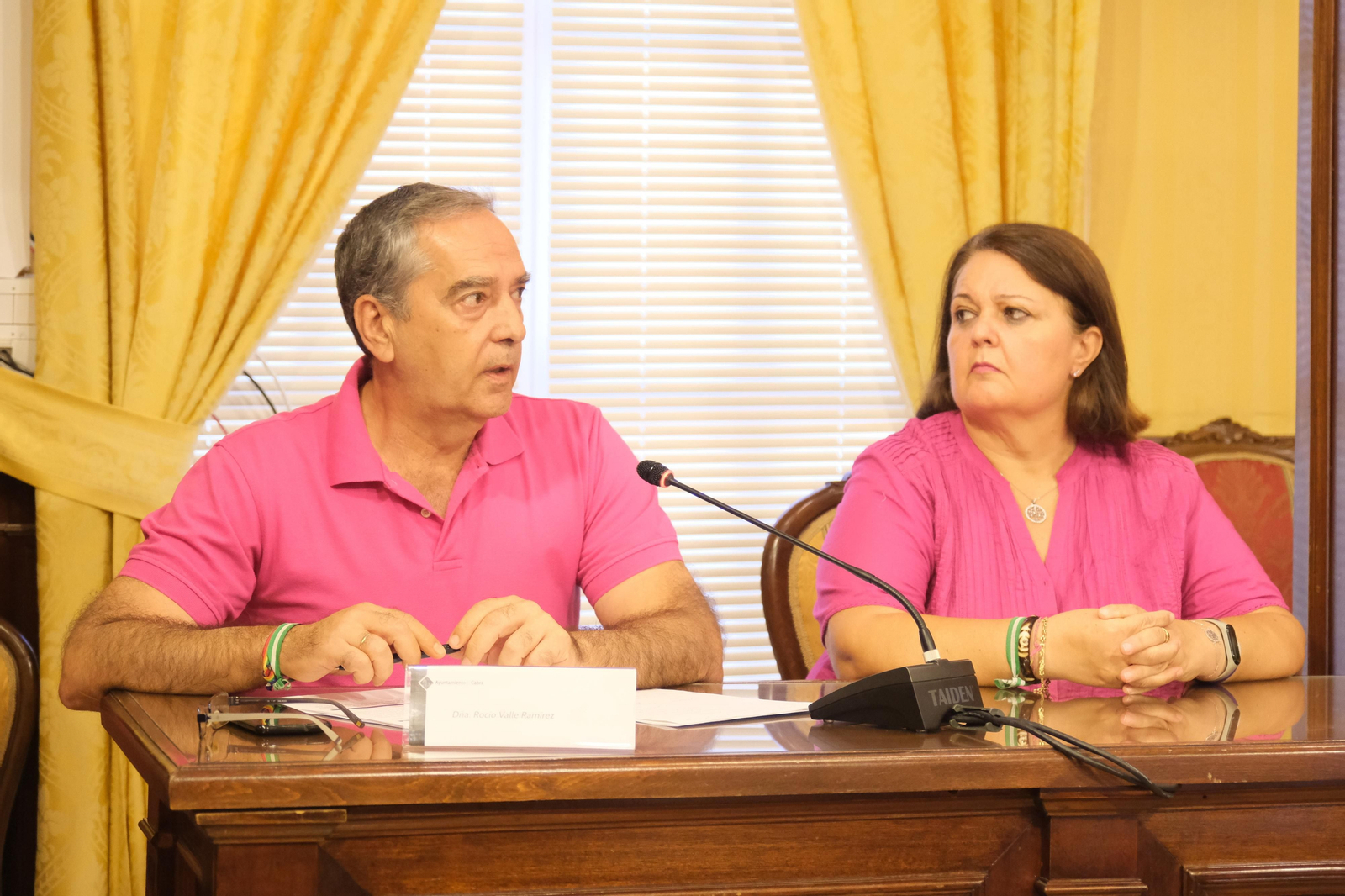 El minuto de silencio en Cabra en honor a Juan Isidoro Muñoz Chacón, en imágenes