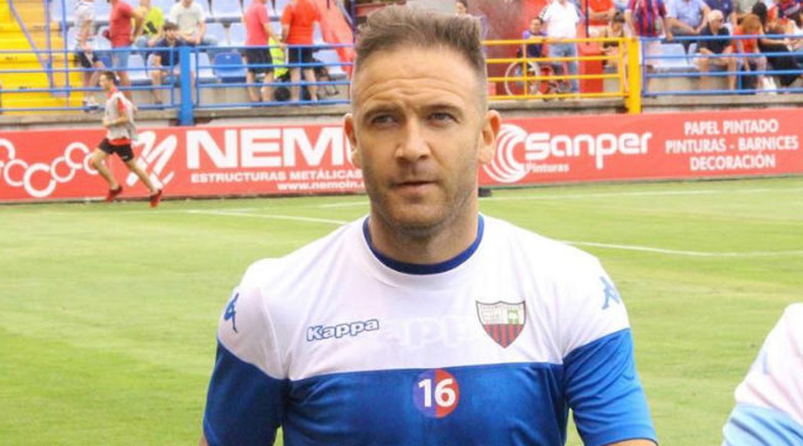 Diego Capel, durante su etapa en el Extremadura, en el que lució el dorsal 16 en honor a Puerta.