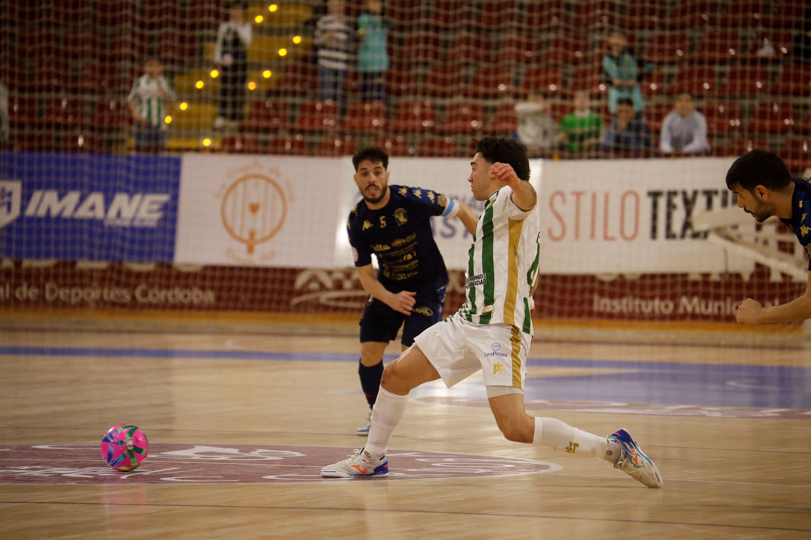 Las mejores fotos del ambiente en Vista Alegre para el Córdoba Futsal - O Parrulo Ferrol